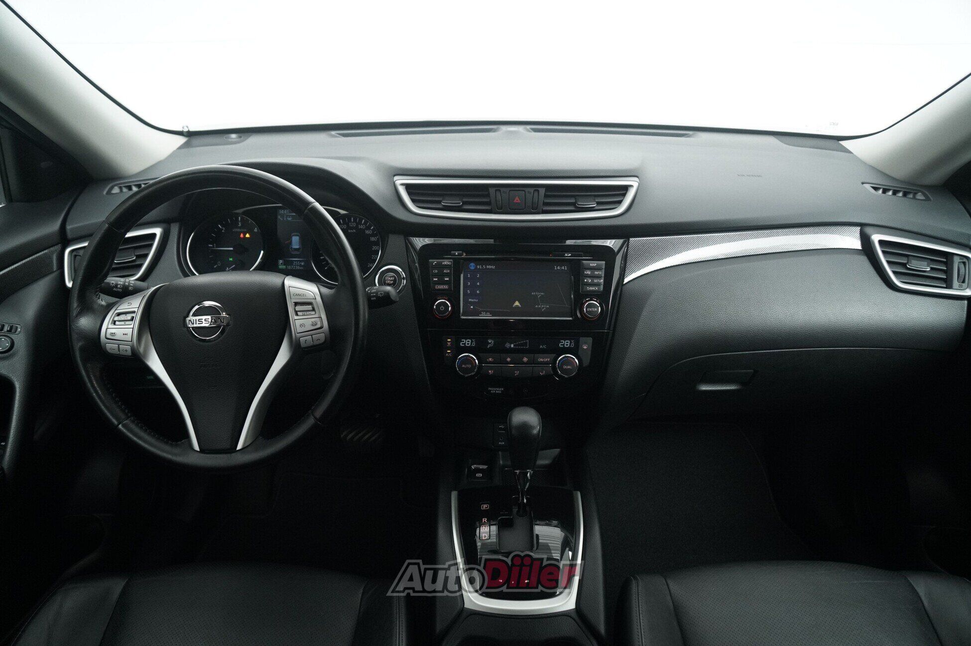 Nissan X-Trail Tekna dCi 1.6 96kW 2016, photo 7/10