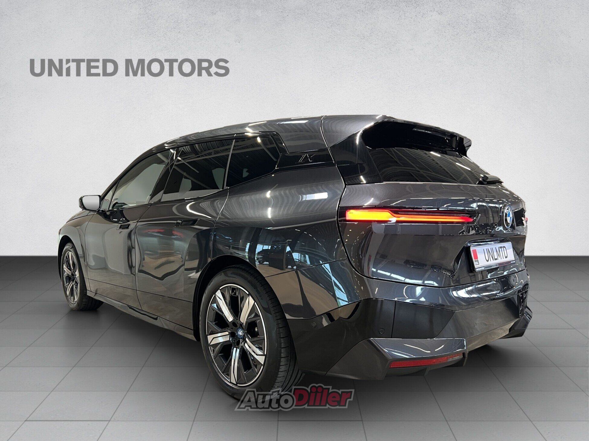 BMW iX Sportpakett 240 kW 102kW 2024, photo 4/10