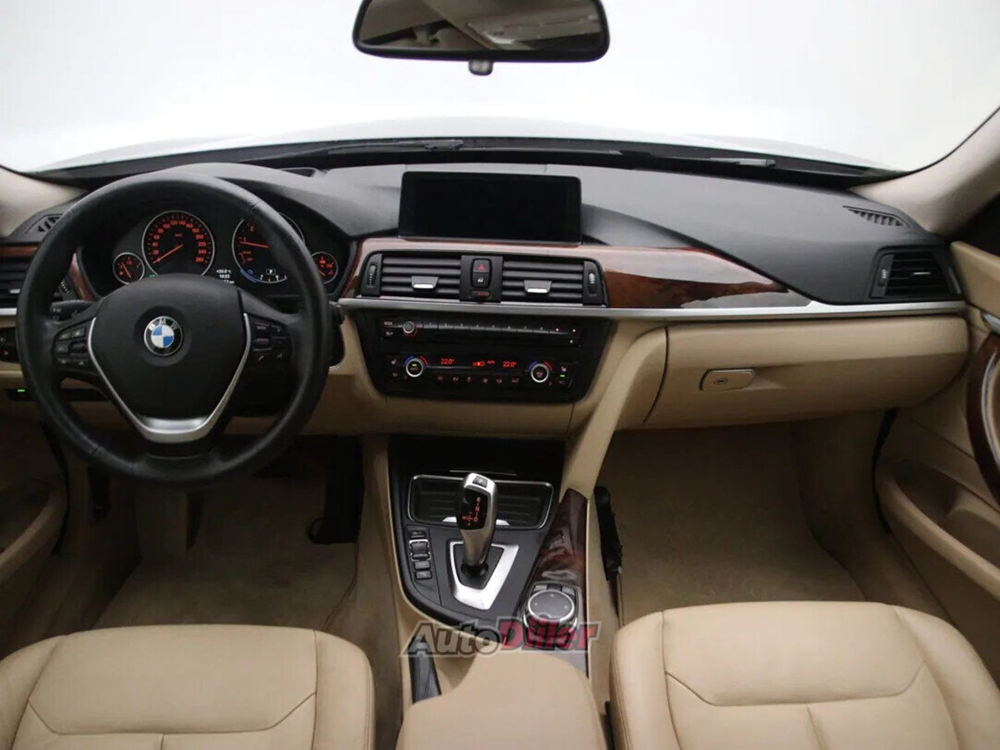BMW 320 High Executive 2.0 135kW 2014, photo 2/10