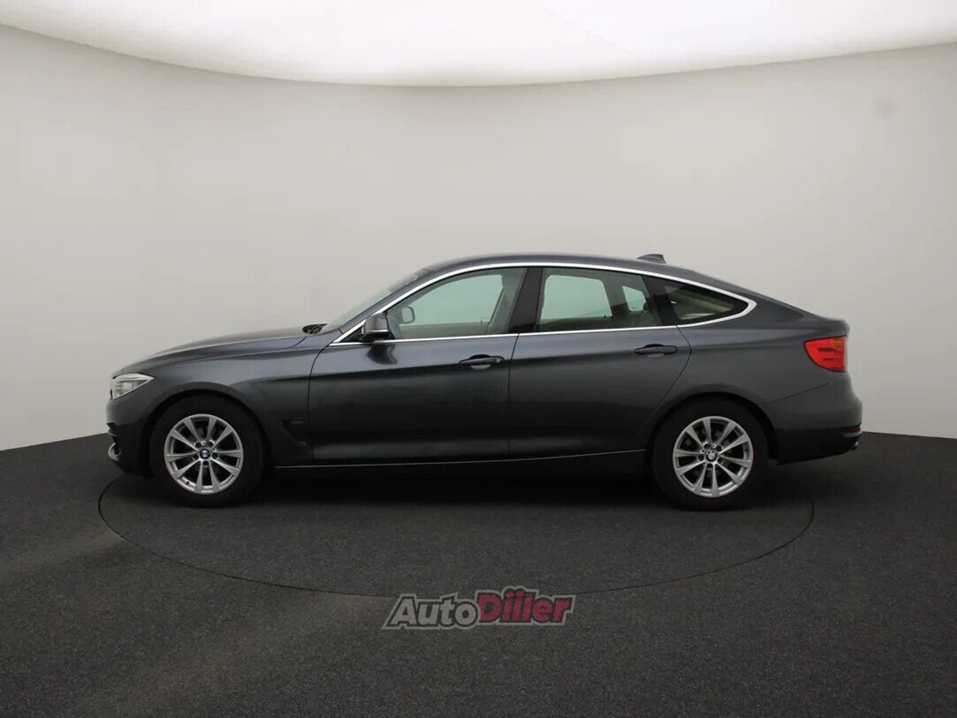 BMW 320 High Executive 2.0 135kW 2014, photo 6/10