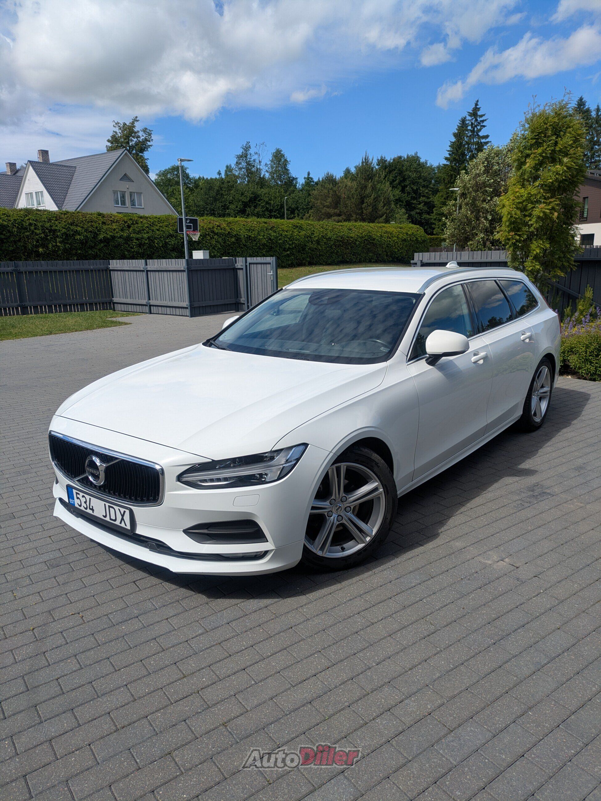Volvo V90
