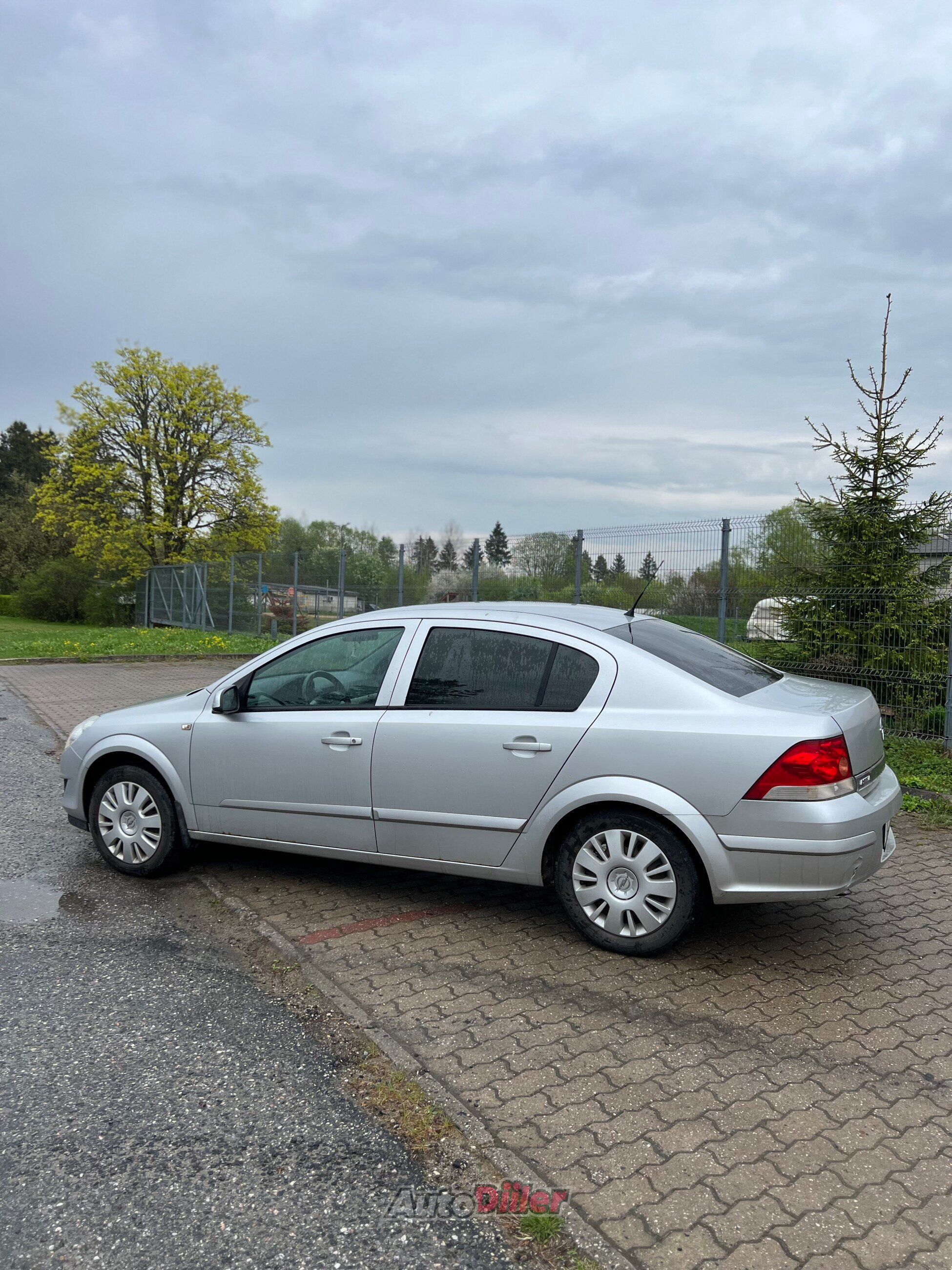 Opel Astra 1.6 85kW 2008, kuva 3/7