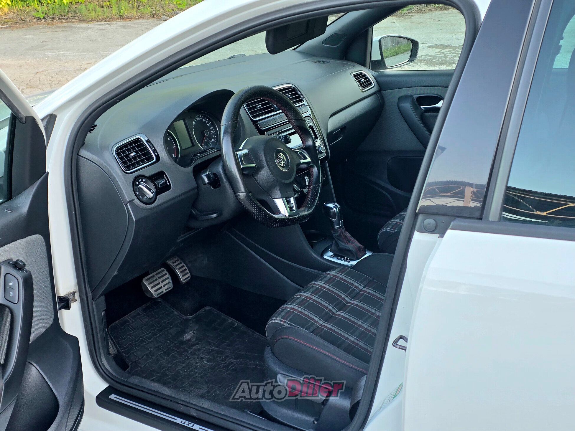 Volkswagen Polo GTI 1.4 132kW 2011, photo 7/10