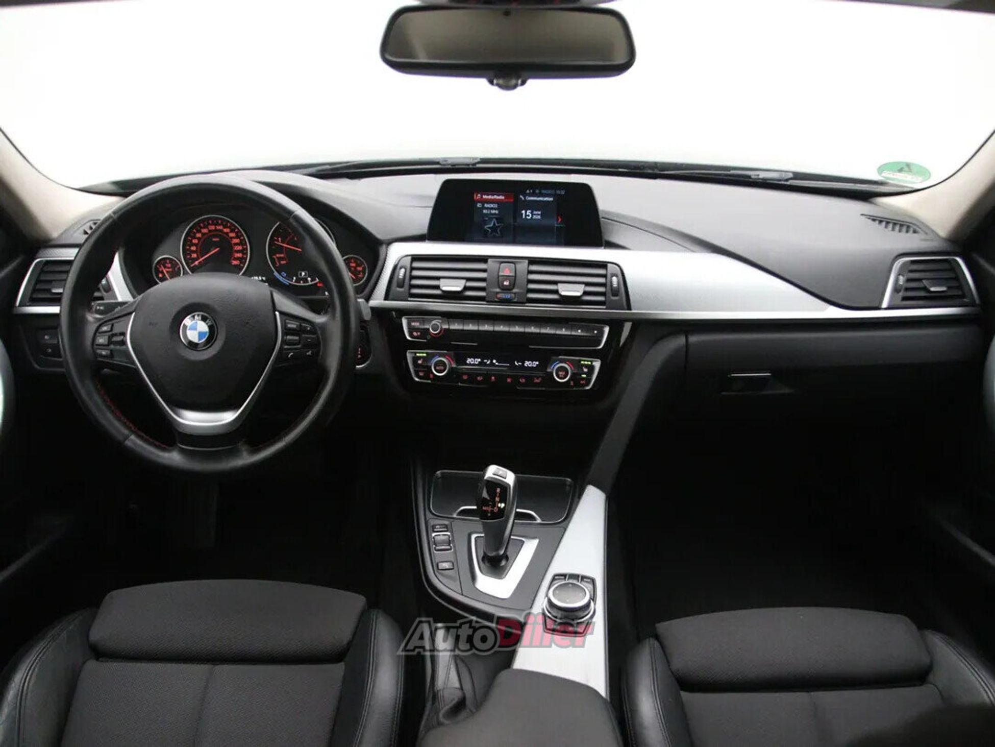 BMW 320 Sport Line 2.0 140kW 2018, photo 2/10