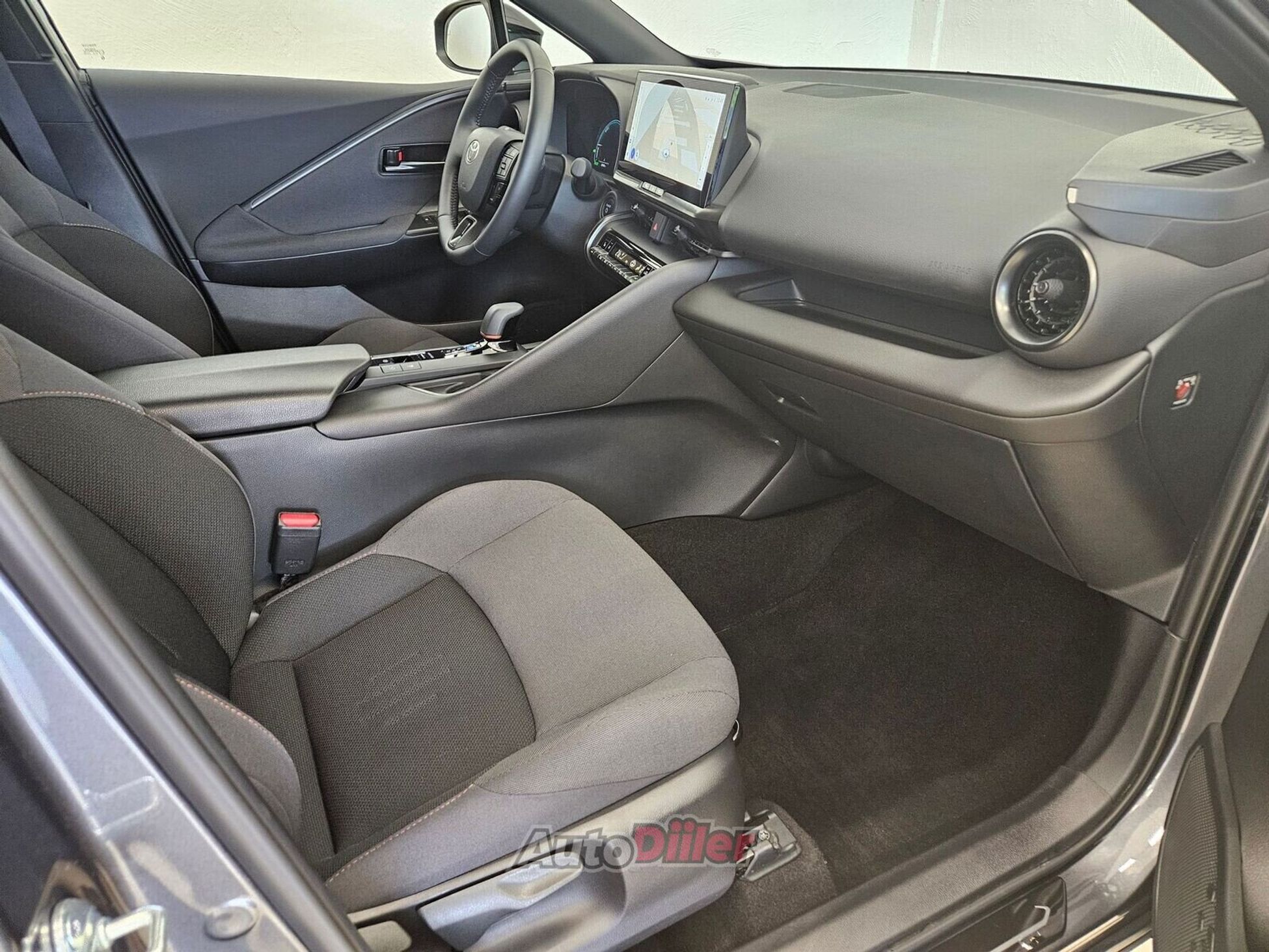 Toyota C-HR Style Plus 1.8 72kW 2025, photo 5/10