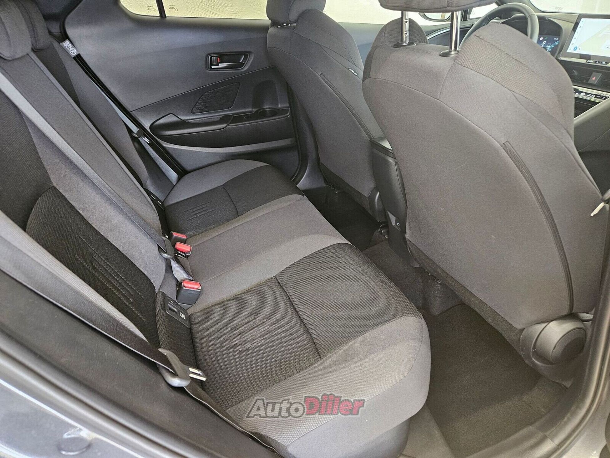 Toyota C-HR Style Plus 1.8 72kW 2025, photo 6/10