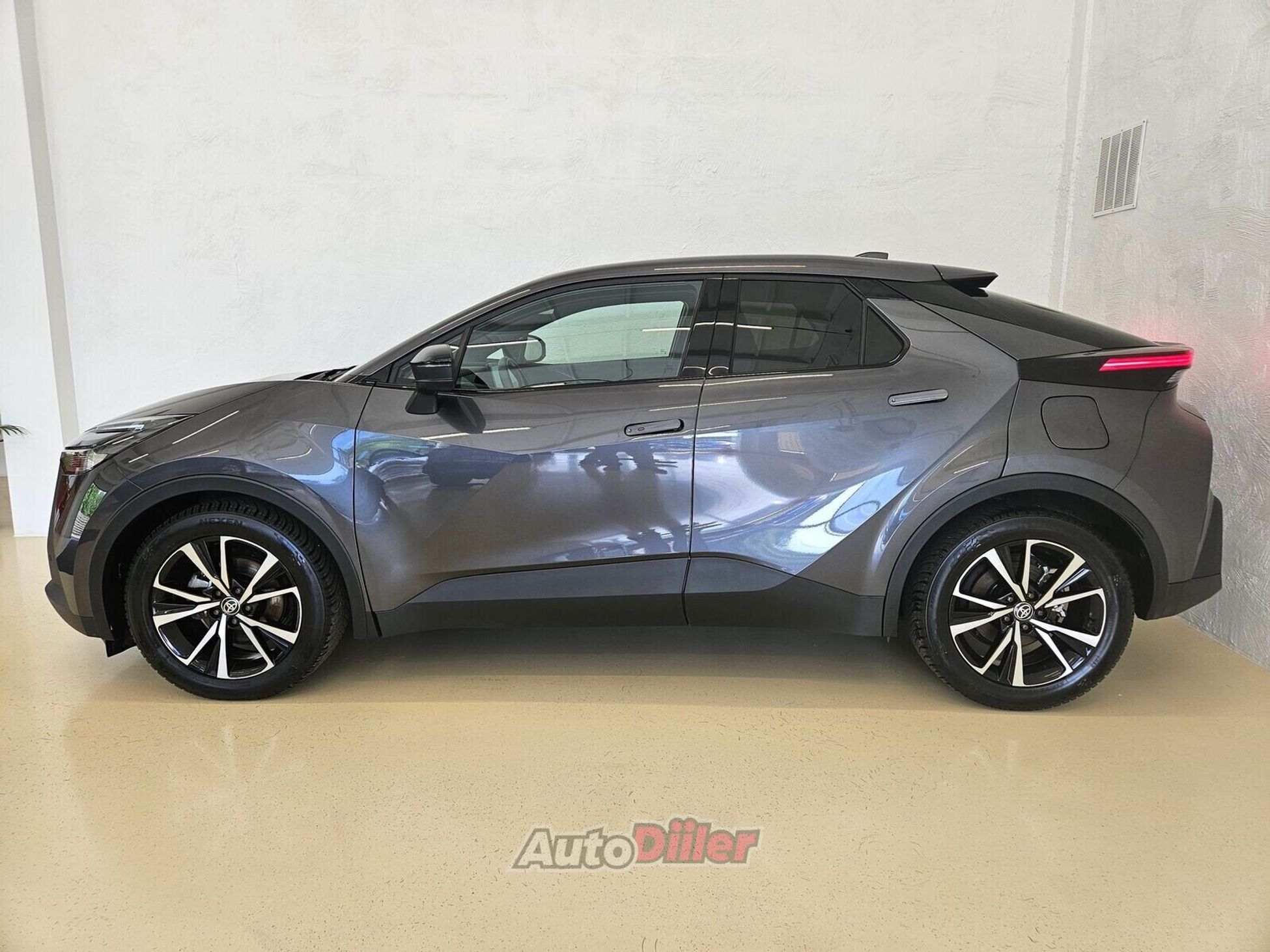 Toyota C-HR Style Plus 1.8 72kW 2025, photo 3/10