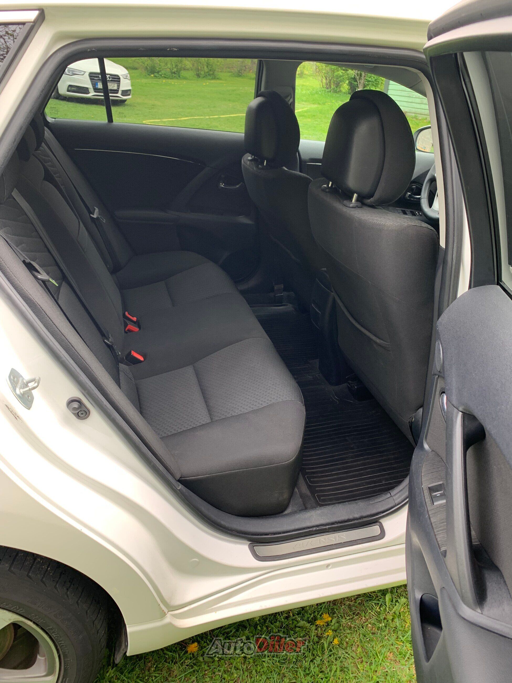 Toyota Avensis 1.8 108kW 2010, kuva 7/10