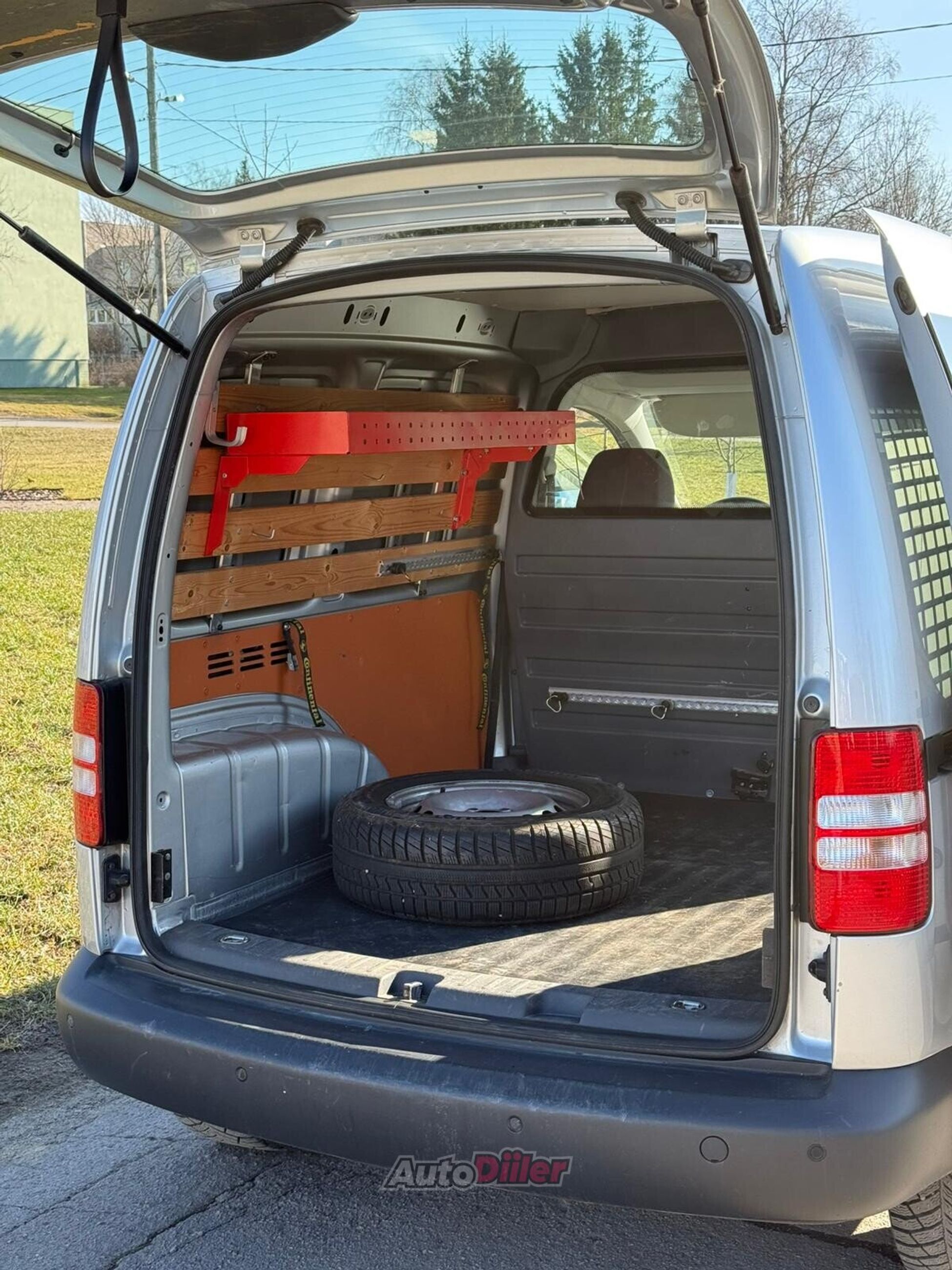 Volkswagen Caddy 2.0 81kW 2013, kuva 6/10