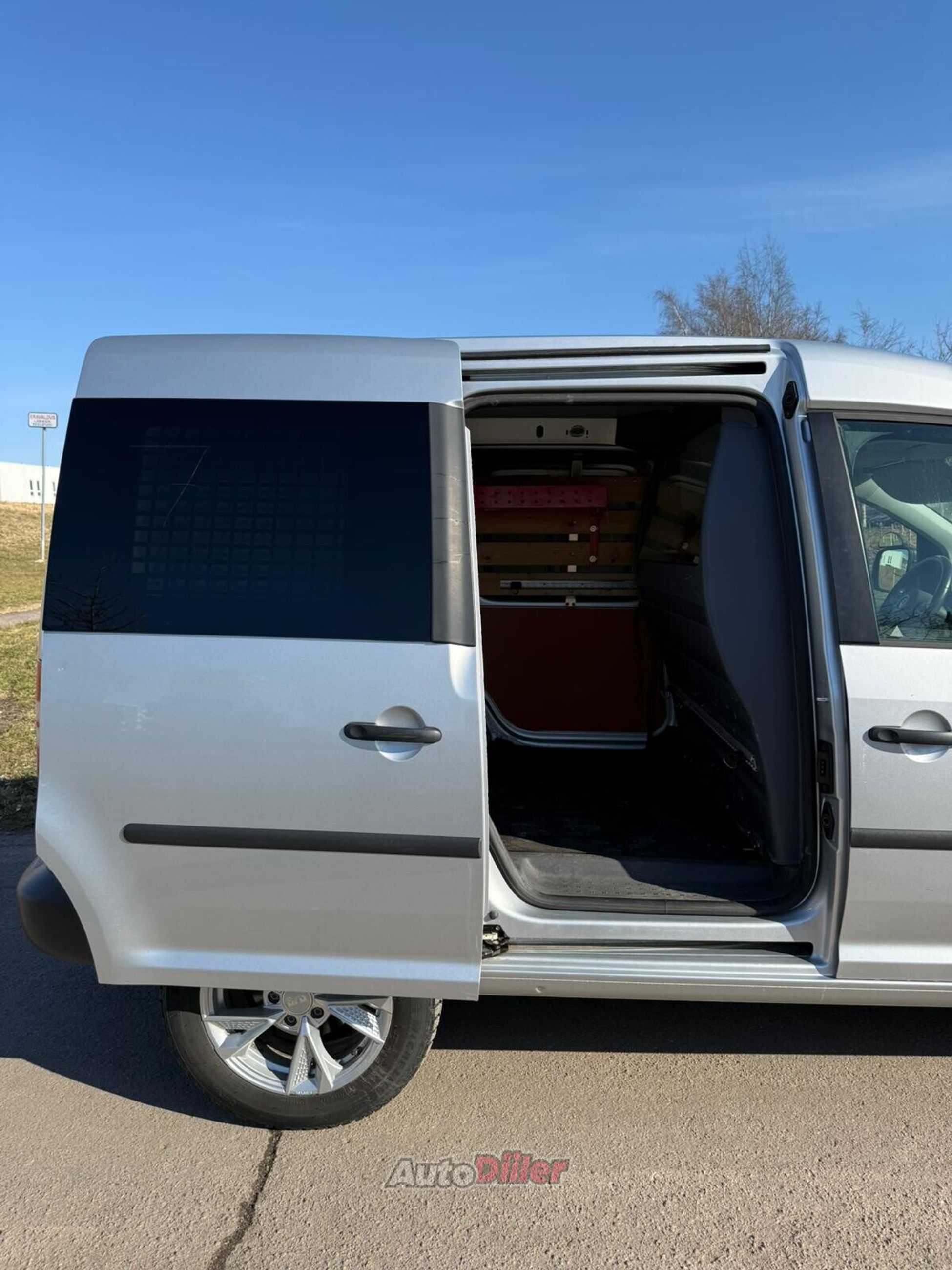 Volkswagen Caddy 2.0 81kW 2013, kuva 7/10