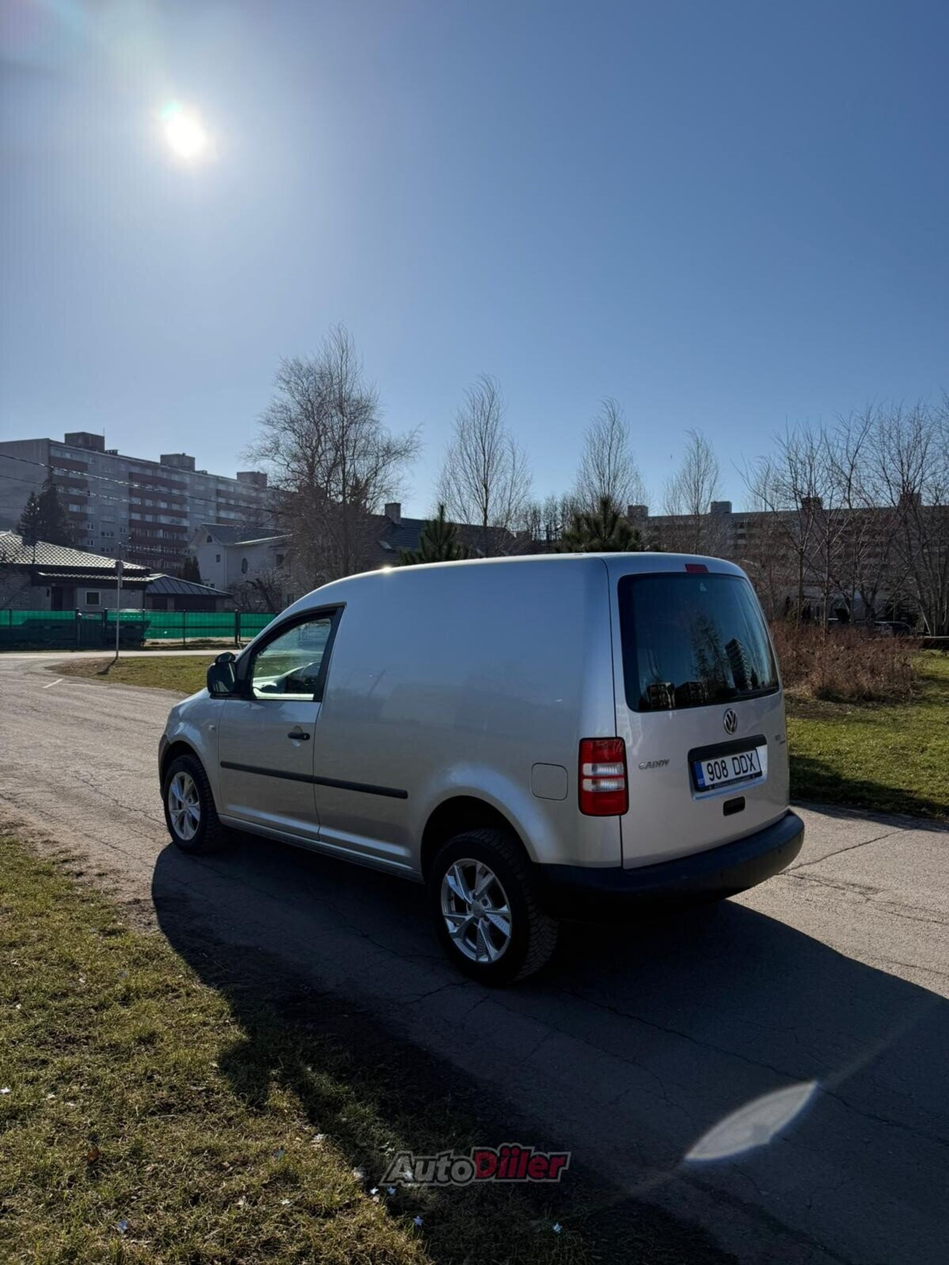Volkswagen Caddy 2.0 81kW 2013, kuva 2/10