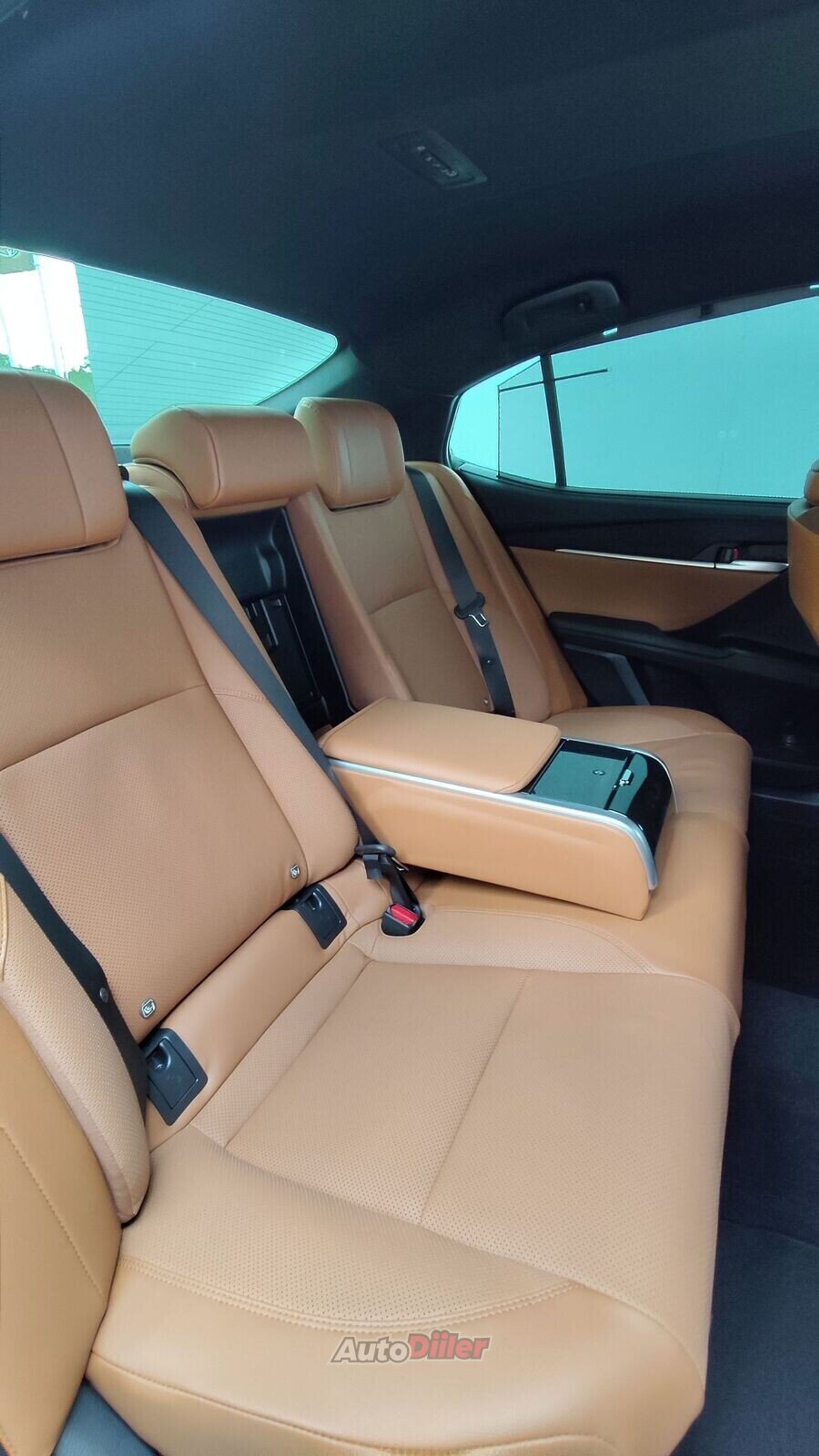 Toyota Camry Premium 2.5 137kW 2025, photo 7/10