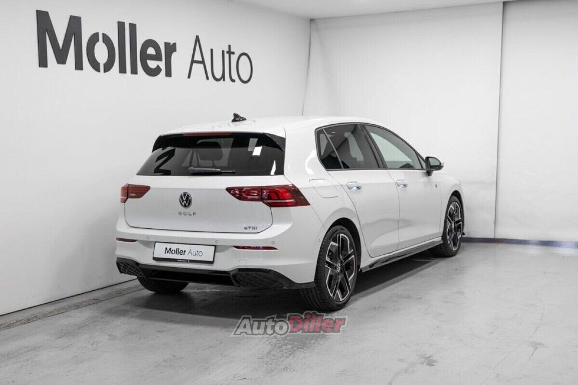 Volkswagen Golf 1.5 110kW 2025, photo 3/10
