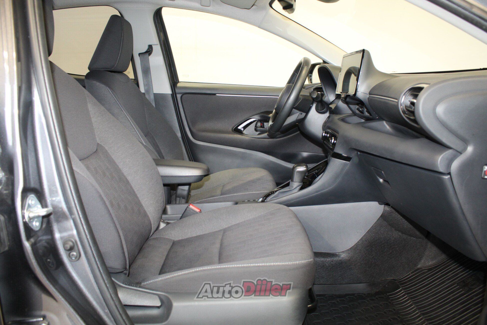 Toyota Yaris 2024, photo 6/10
