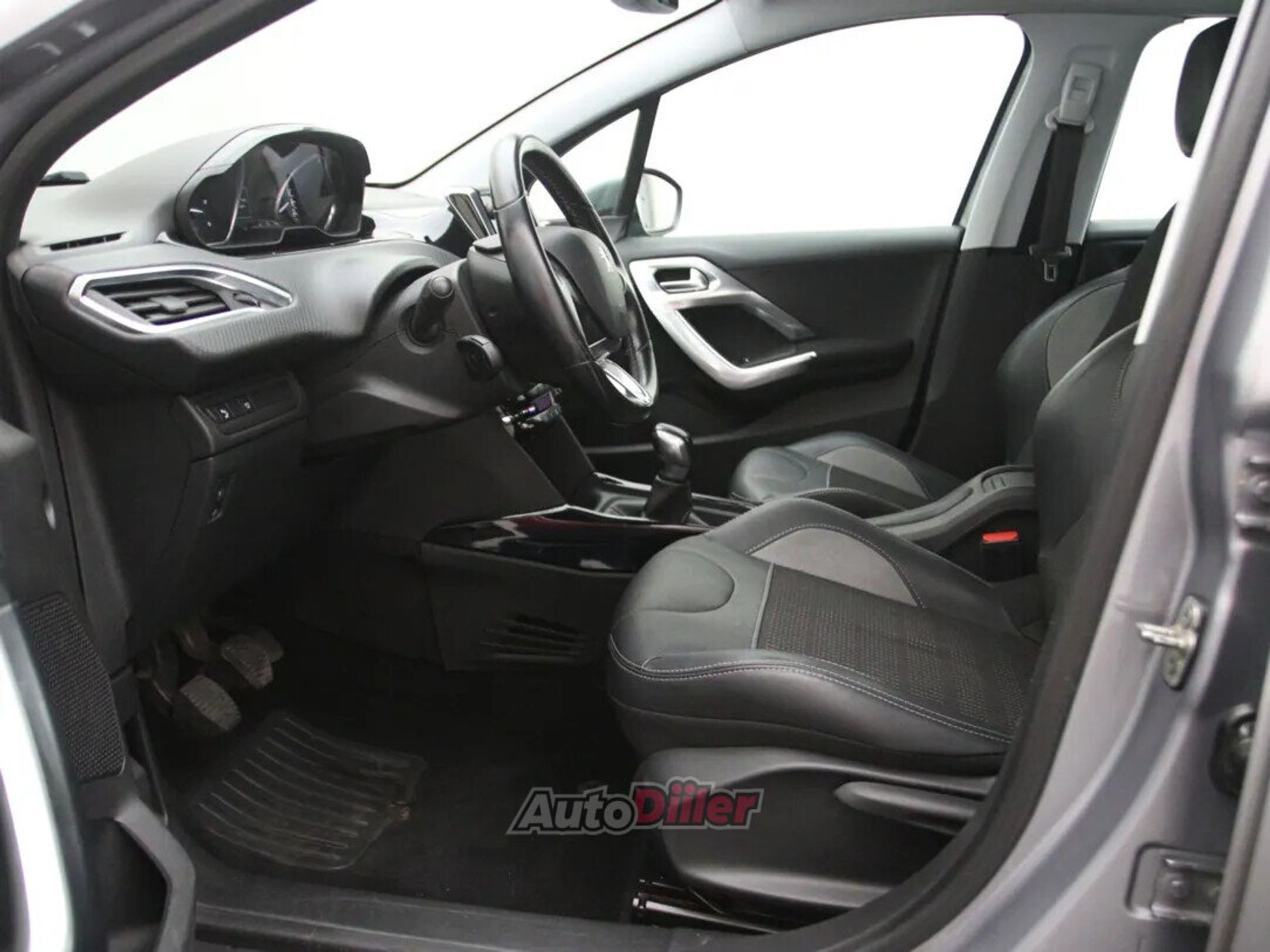 Peugeot 2008 Allure 1.5 75kW 2019, photo 4/10