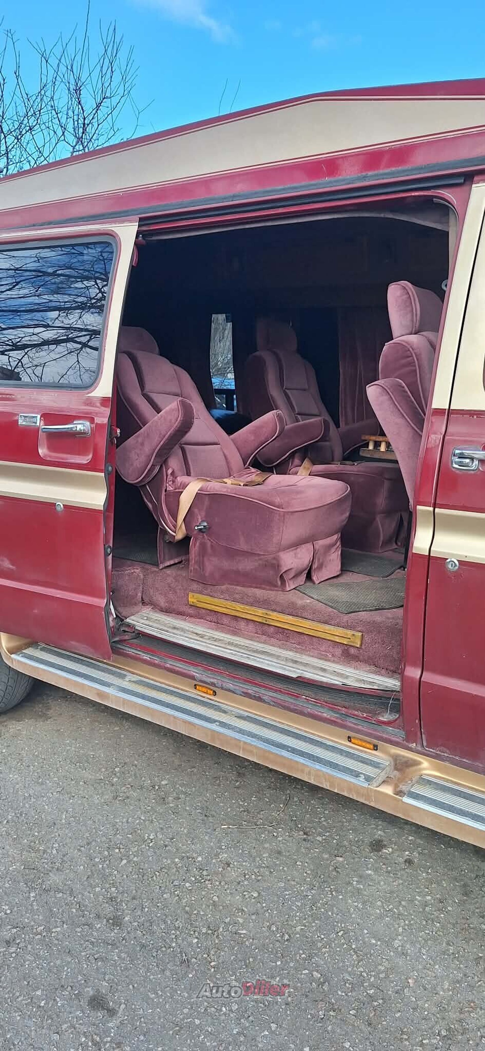 Ford Econoline E350 7.3 132kW 1987, kuva 2/6