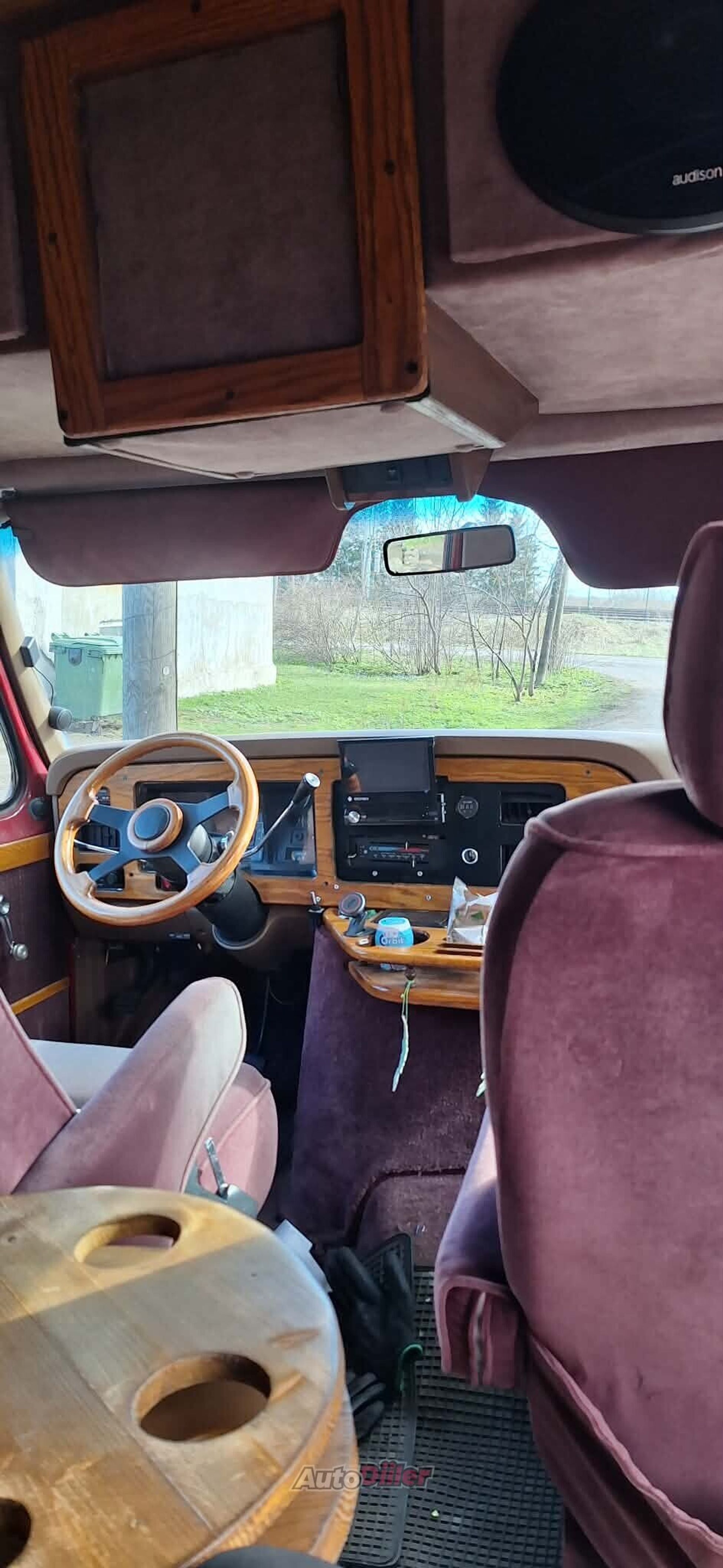 Ford Econoline E350 7.3 132kW 1987, kuva 3/6