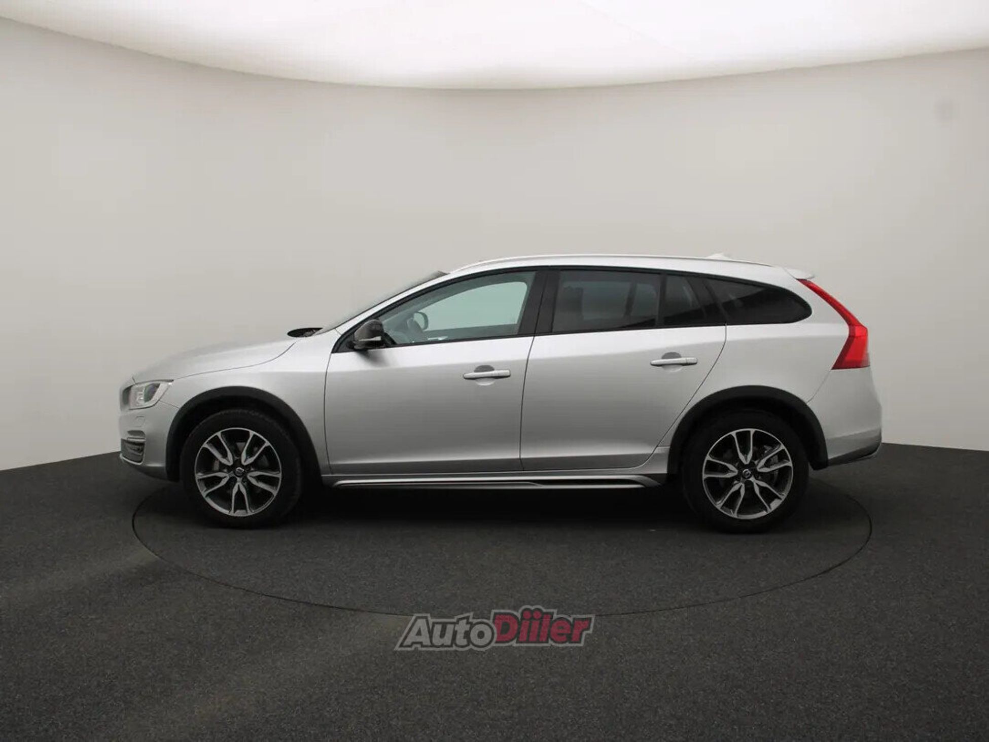 Volvo V60 Cross Country 2019, photo 6/10