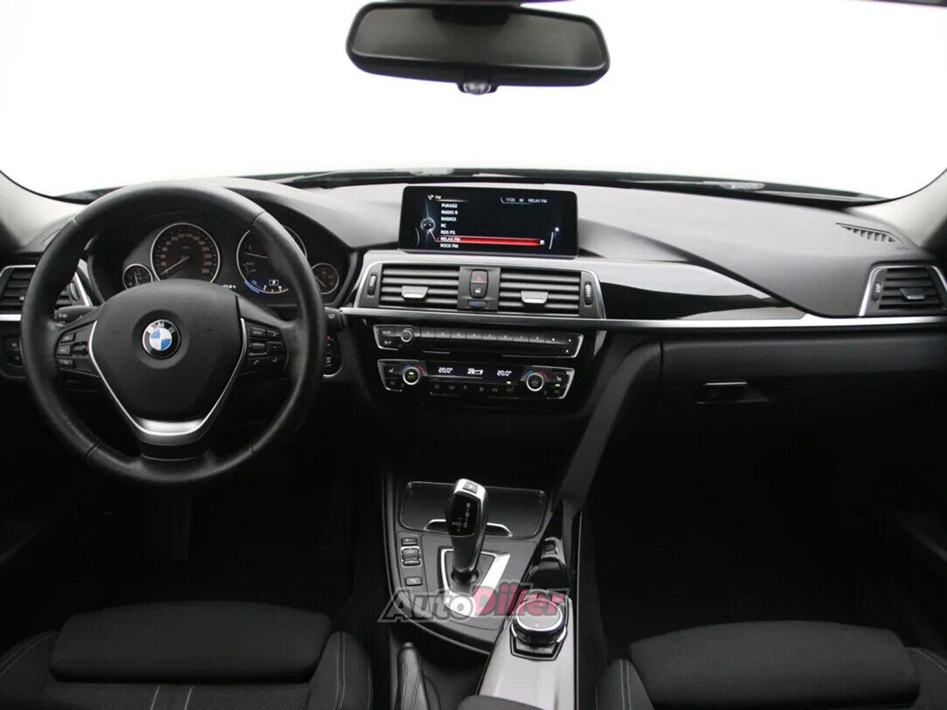 BMW 330 Sport Line 3.0 190kW 2016, kuva 2/10