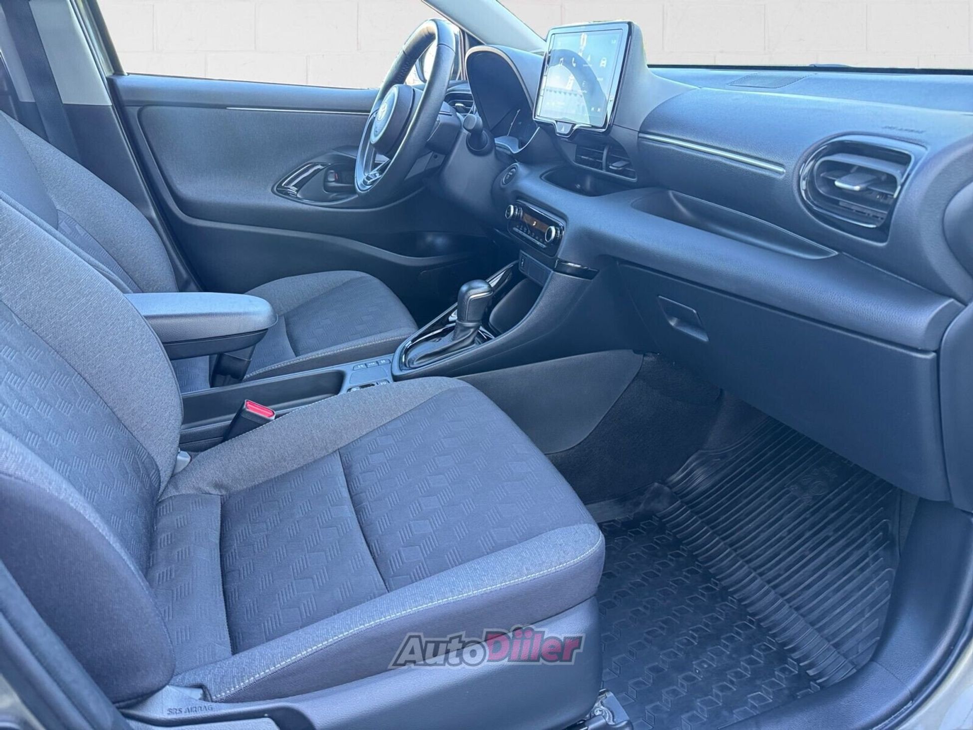 Toyota Yaris 2024, photo 6/10