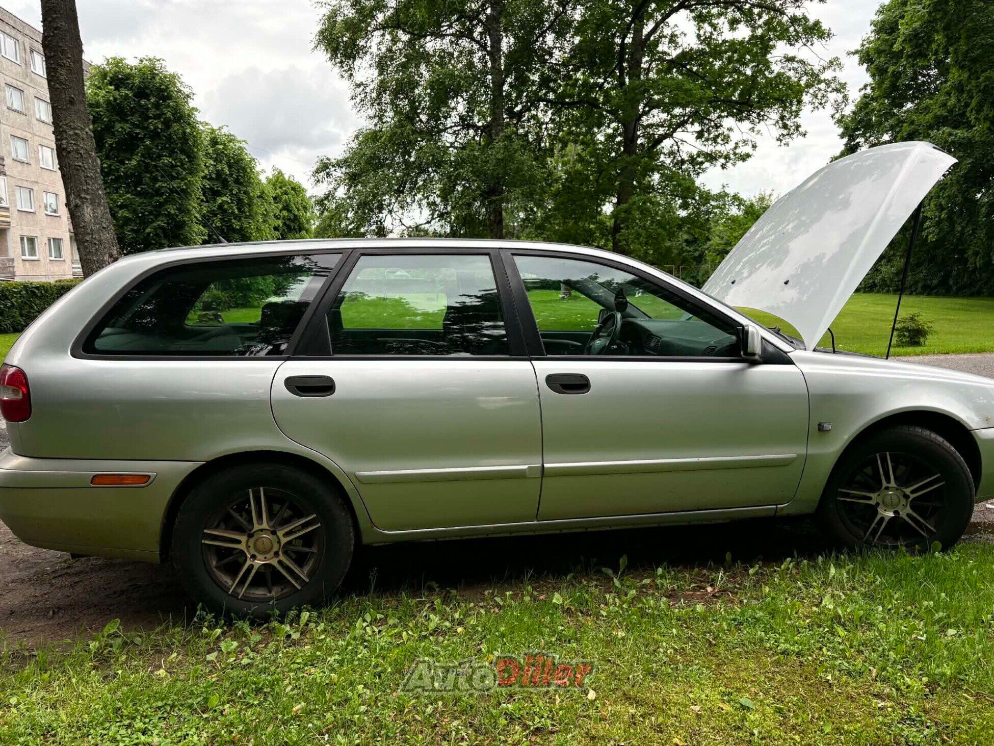 Volvo V40 1.9 75kW 2003, kuva 7/10