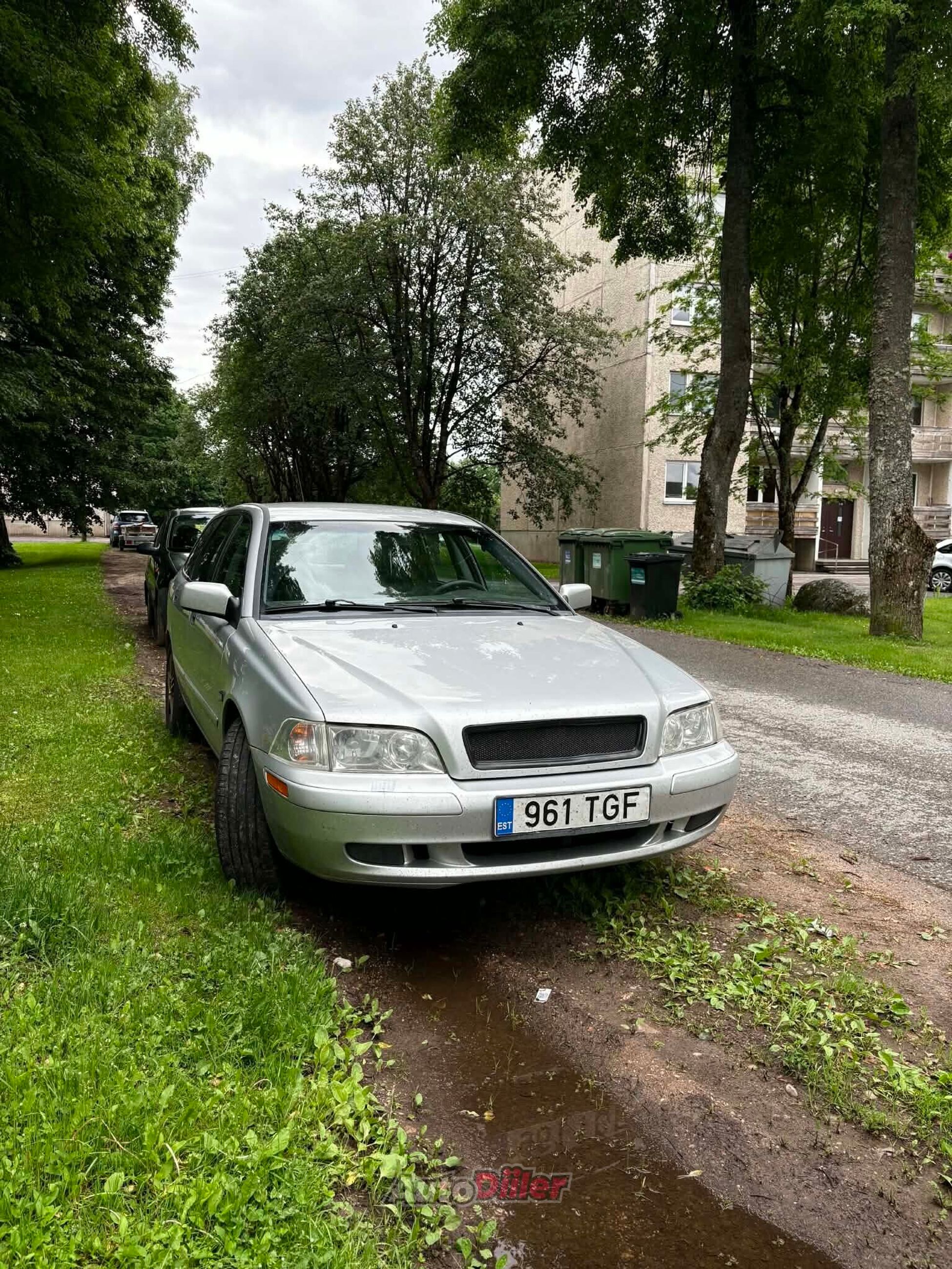 Volvo V40 1.9 75kW 2003, kuva 2/10