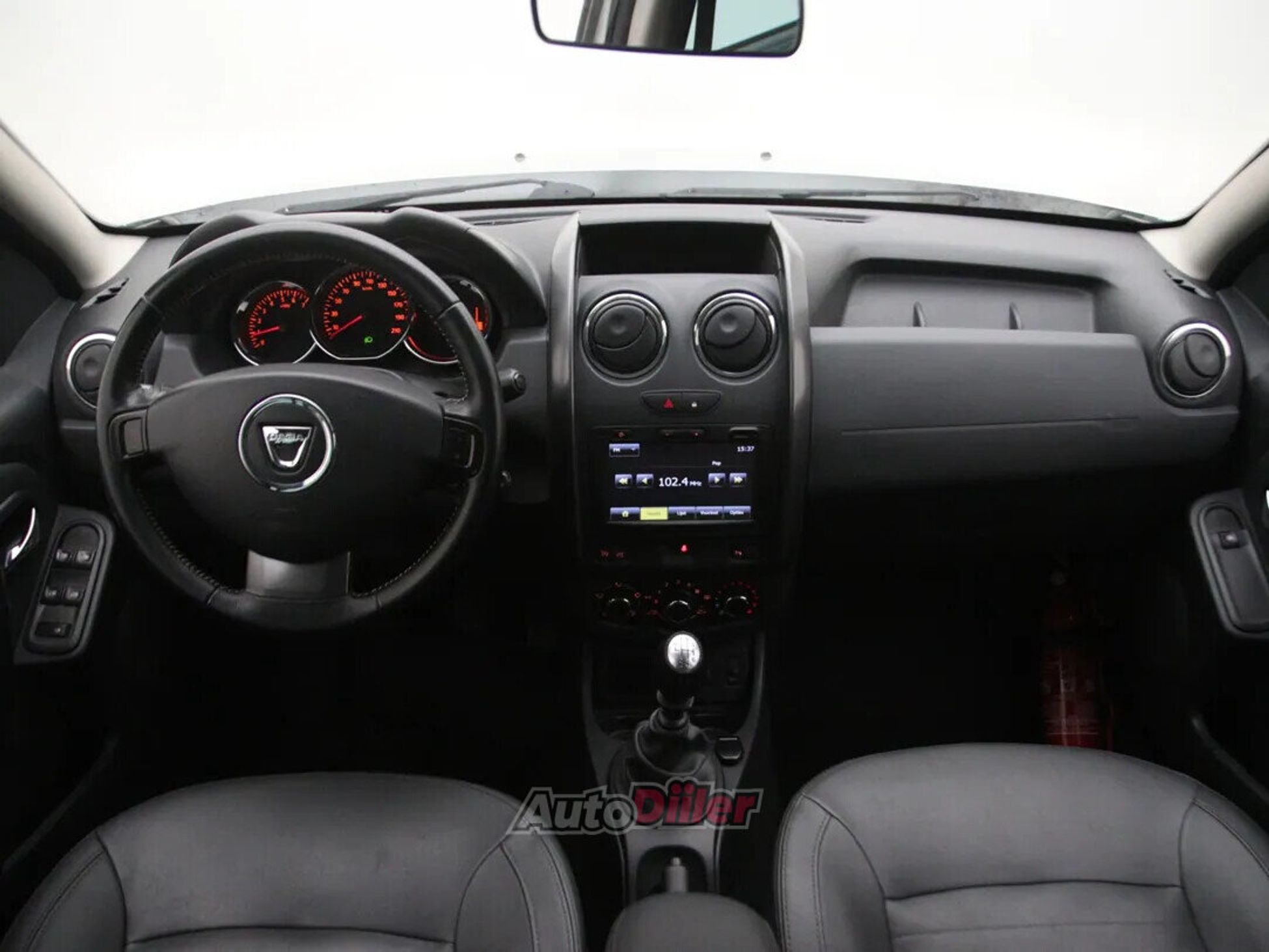 Dacia Duster Laureate 1.5 80kW 2015, photo 2/10