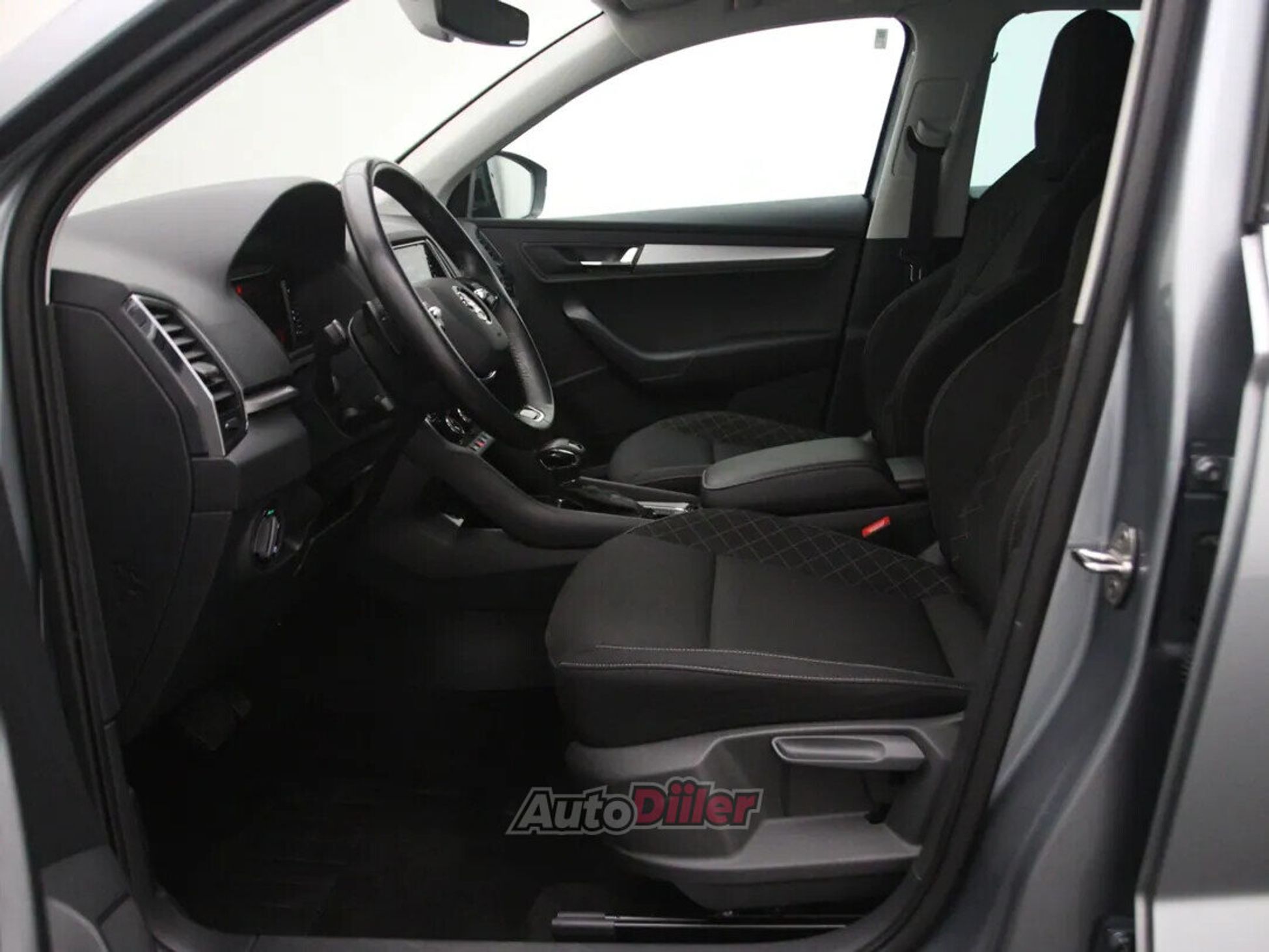 Skoda Karoq Business Edition 1.5 110kW 2020, kuva 4/10