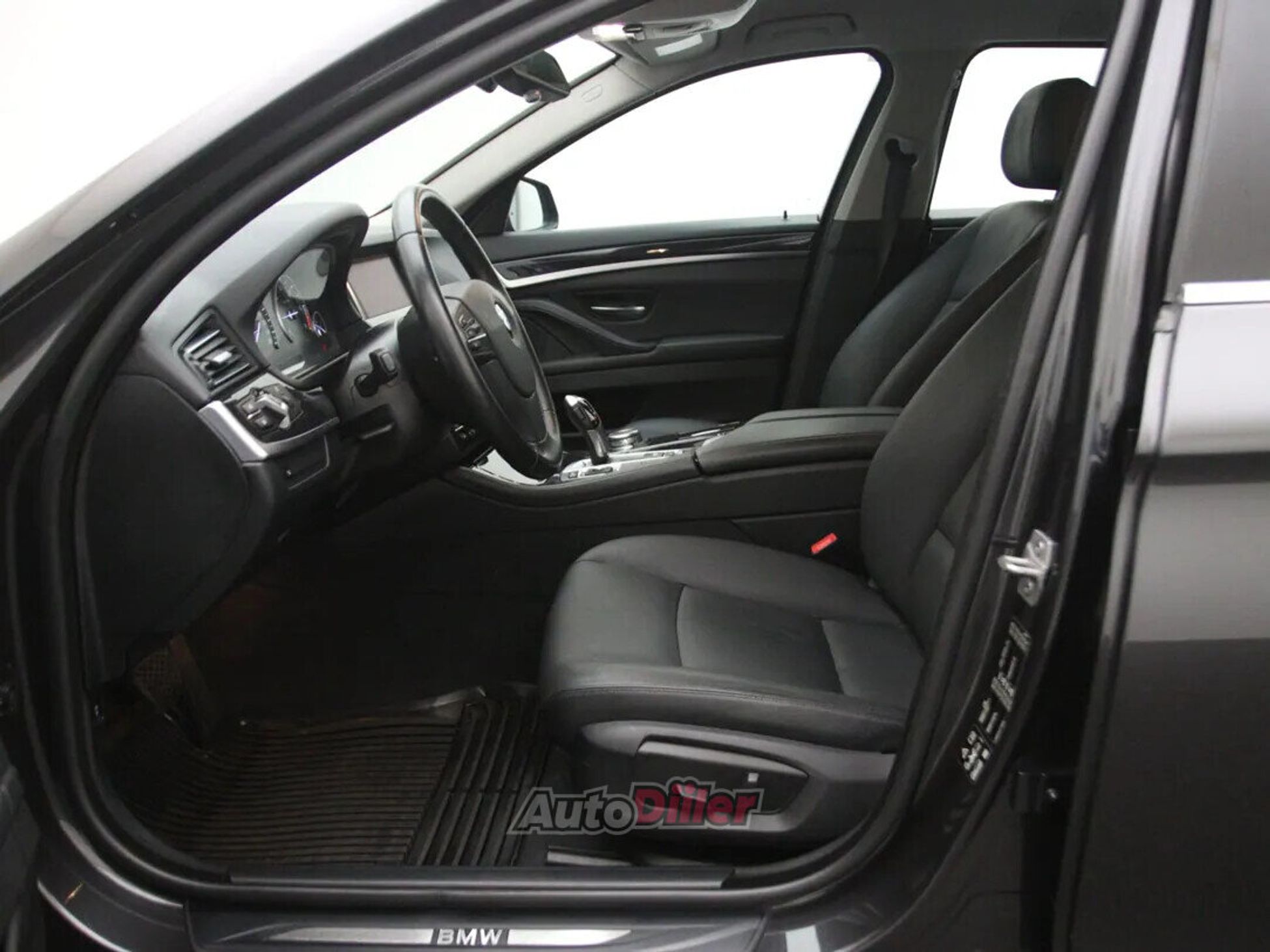BMW 520 Executive 2.0 120kW 2015, photo 4/10