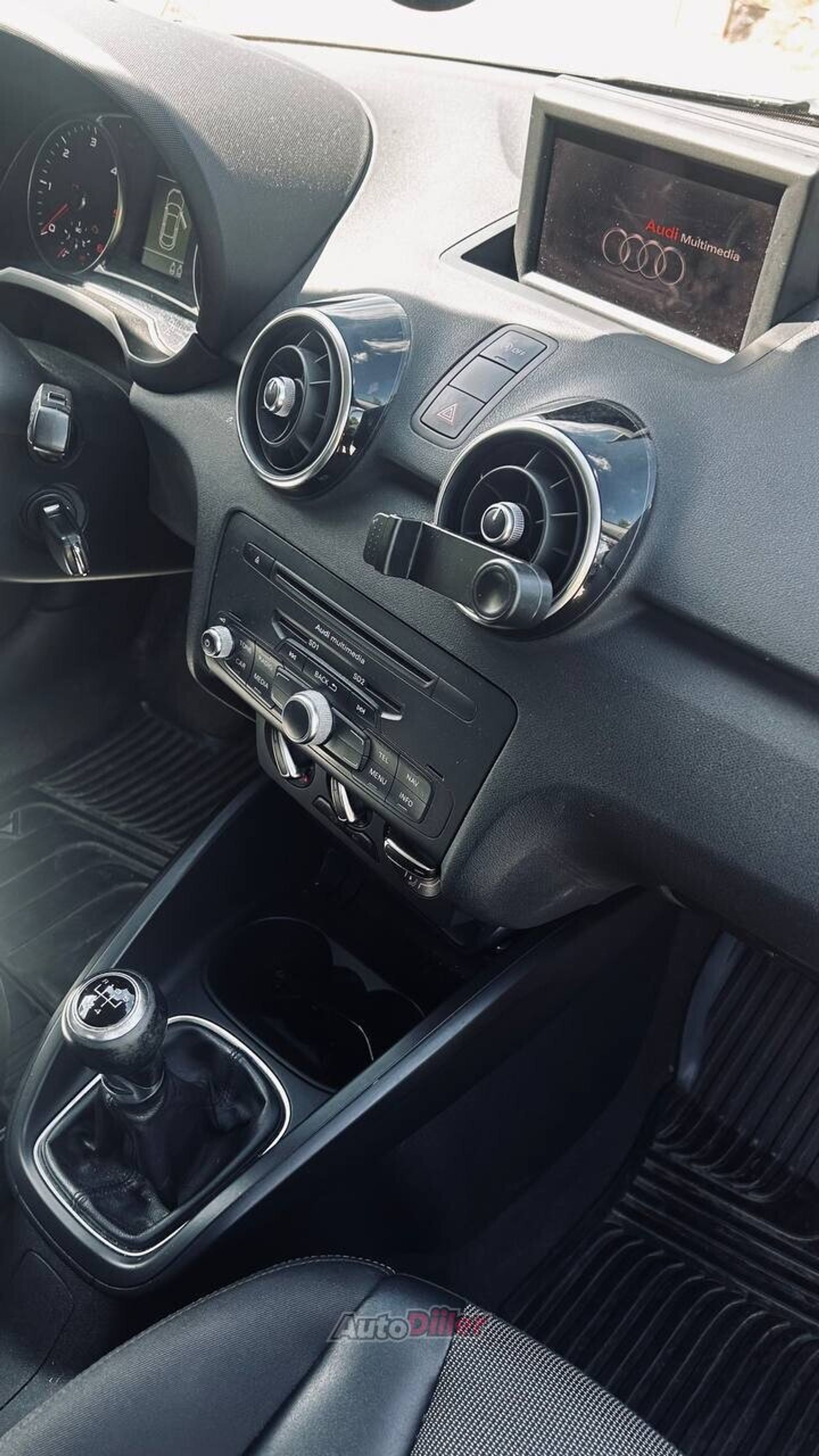 Audi A1 1.6 66kW 2011, kuva 6/9