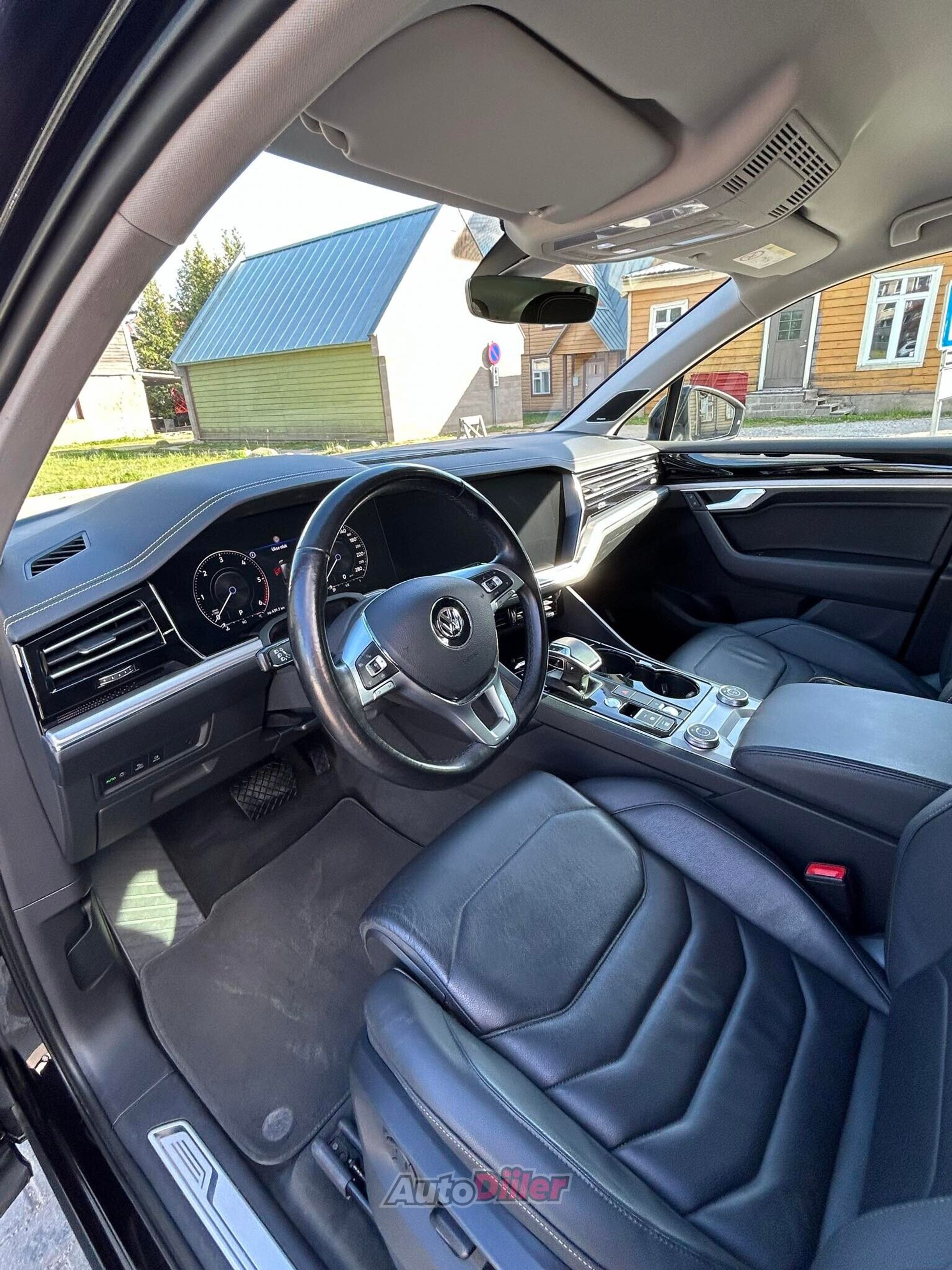 Volkswagen Touareg 2018, kuva 6/10