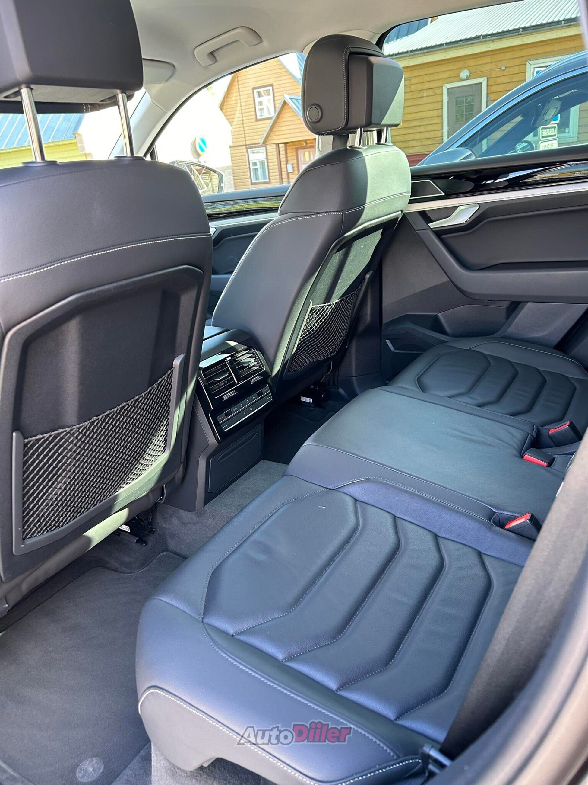 Volkswagen Touareg 2018, kuva 7/10