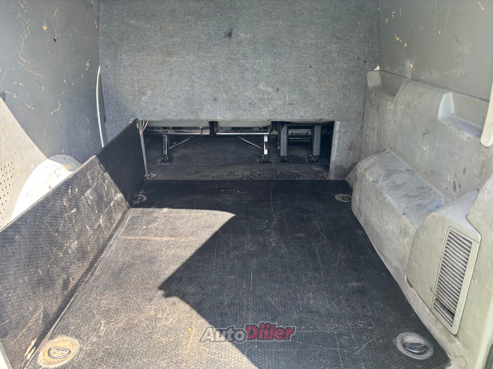 Volkswagen Transporter 2.0 103kW 2013, kuva 5/8
