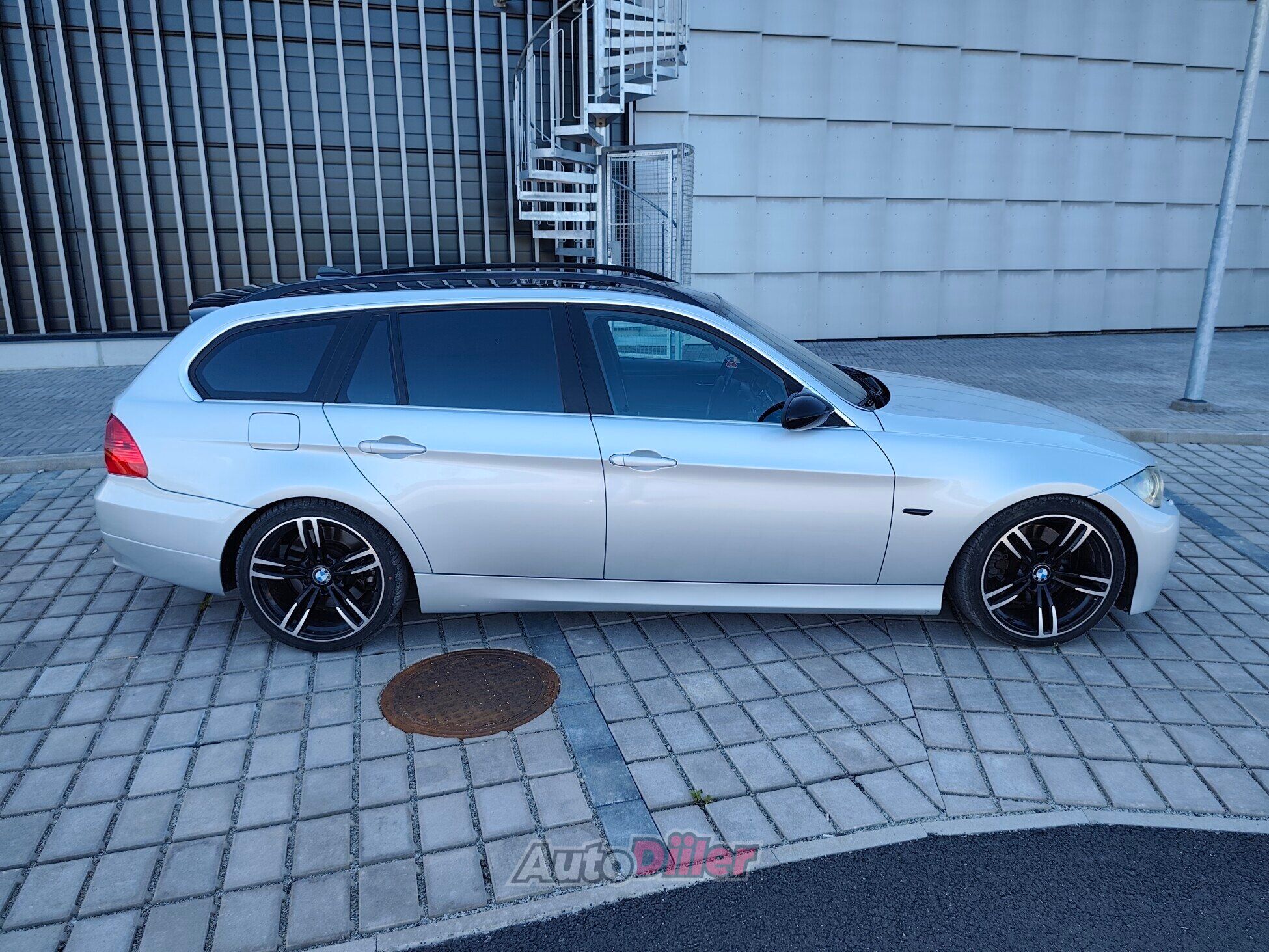 BMW 325 3.0 145kW 2007, photo 2/9