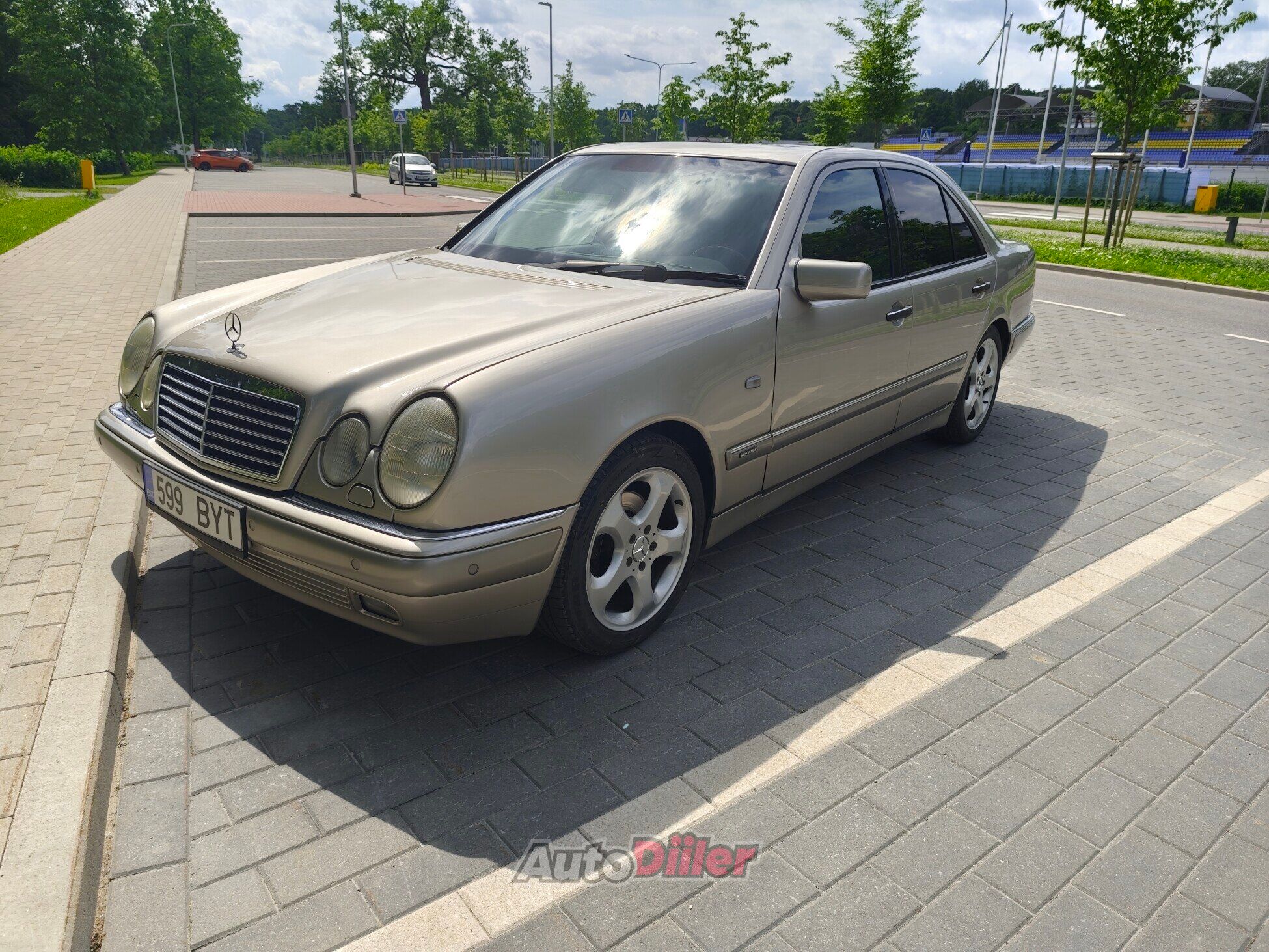 Mercedes-Benz E 320 3.2 165kW 1997, kuva 5/8