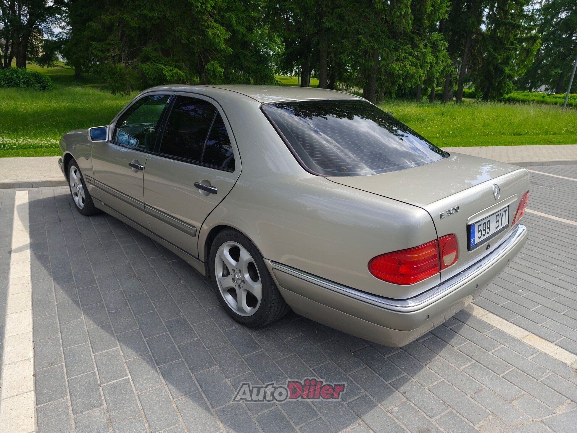Mercedes-Benz E 320 3.2 165kW 1997, kuva 4/8
