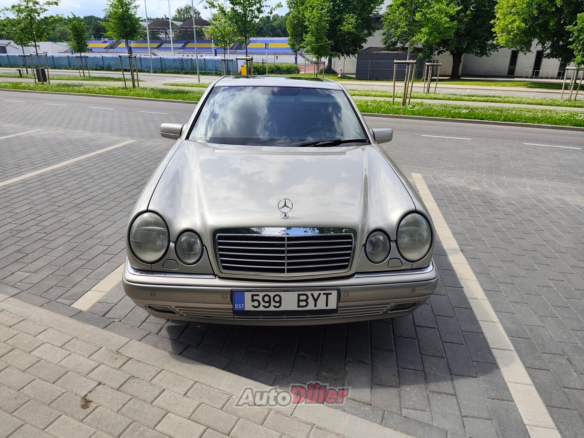 Mercedes-Benz E 320 3.2 165kW 1997, kuva 6/8