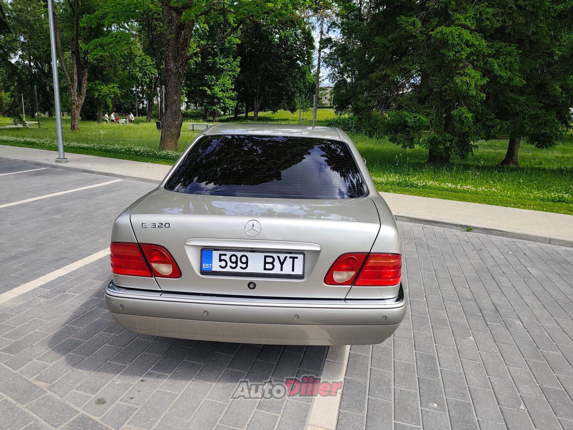 Mercedes-Benz E 320 3.2 165kW 1997, kuva 3/8