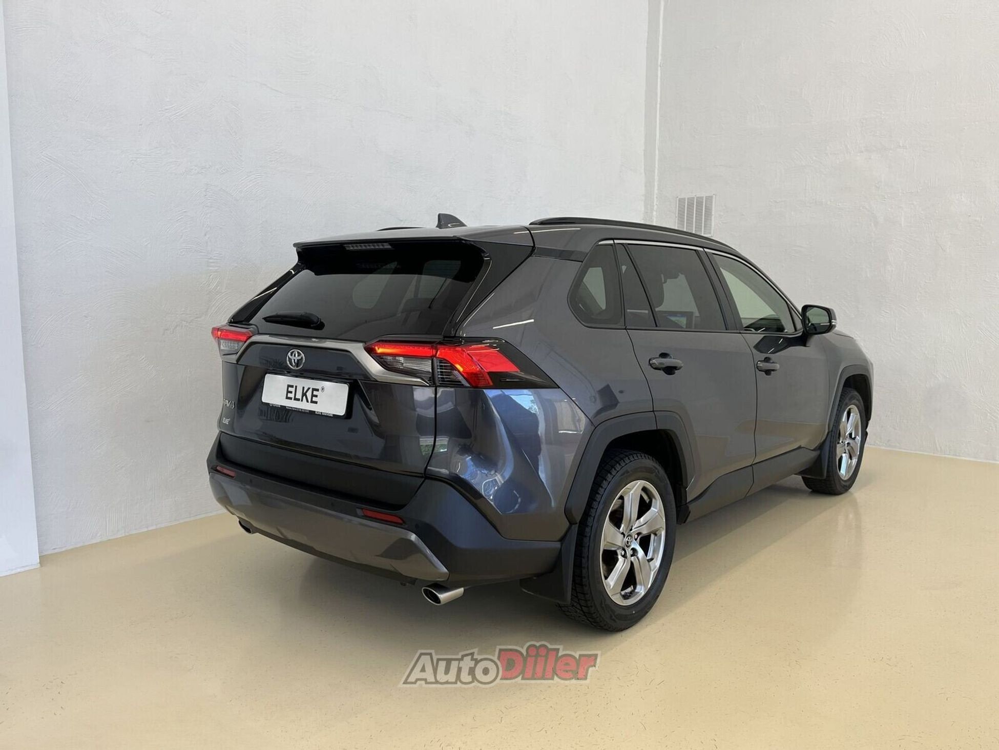 Toyota RAV4 Luxury Plus 2.0 129kW 2019, kuva 2/10