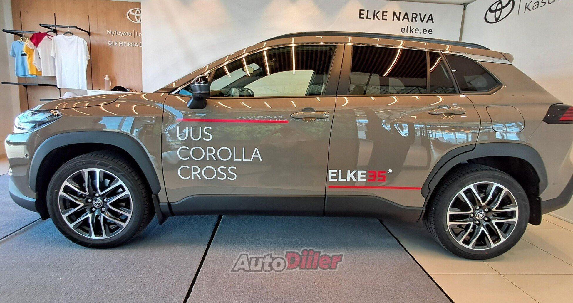 Toyota Corolla Cross Luxury 2.0 98kW 2025, photo 3/10
