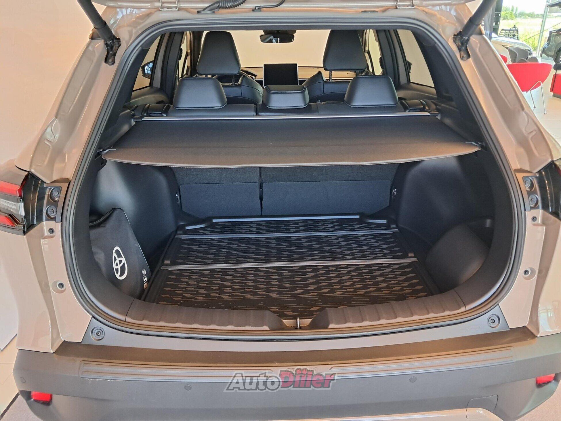 Toyota Corolla Cross Luxury 2.0 98kW 2025, photo 7/10