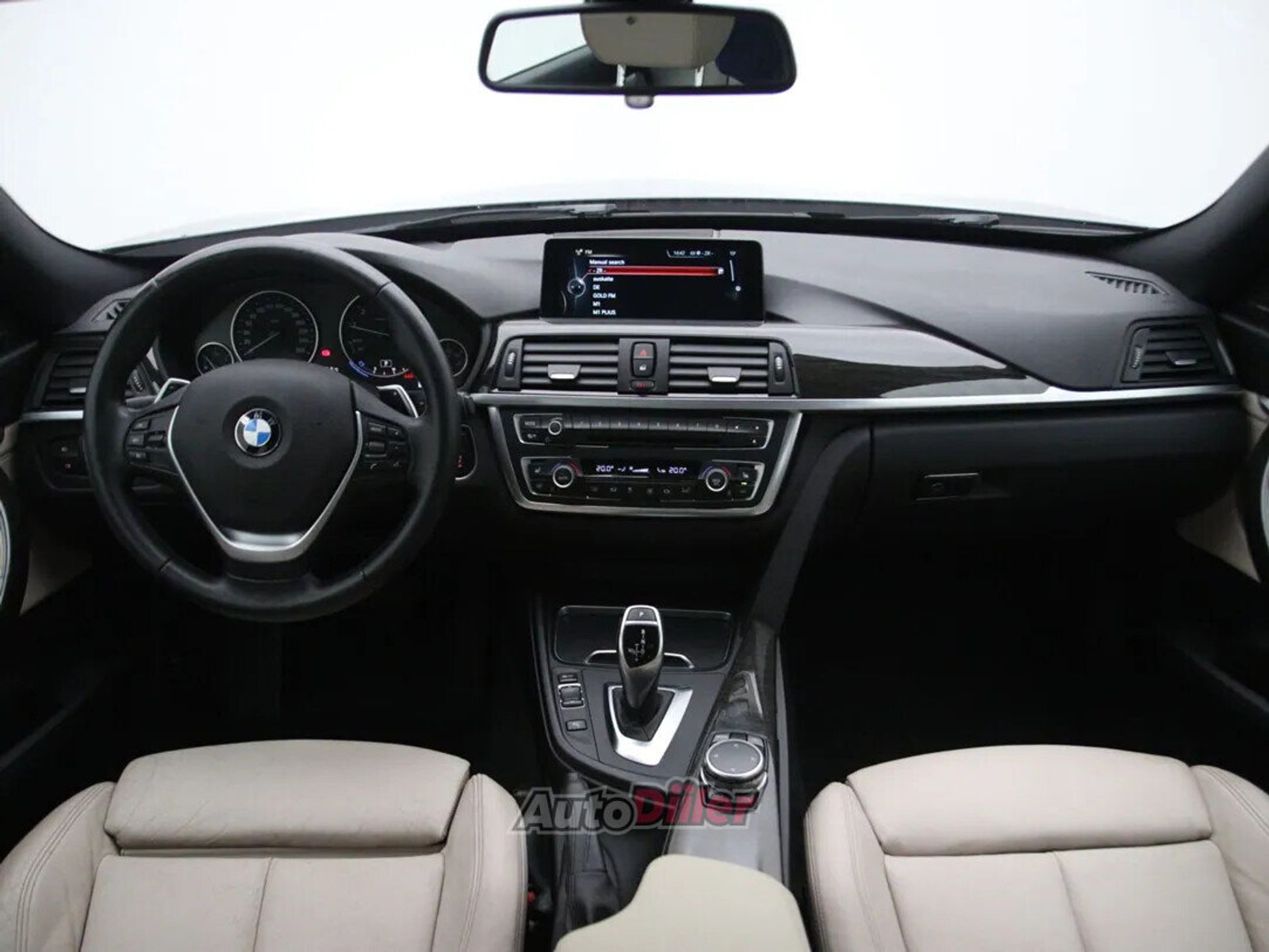 BMW 320 Luxury 2.0 135kW 2015, photo 2/10