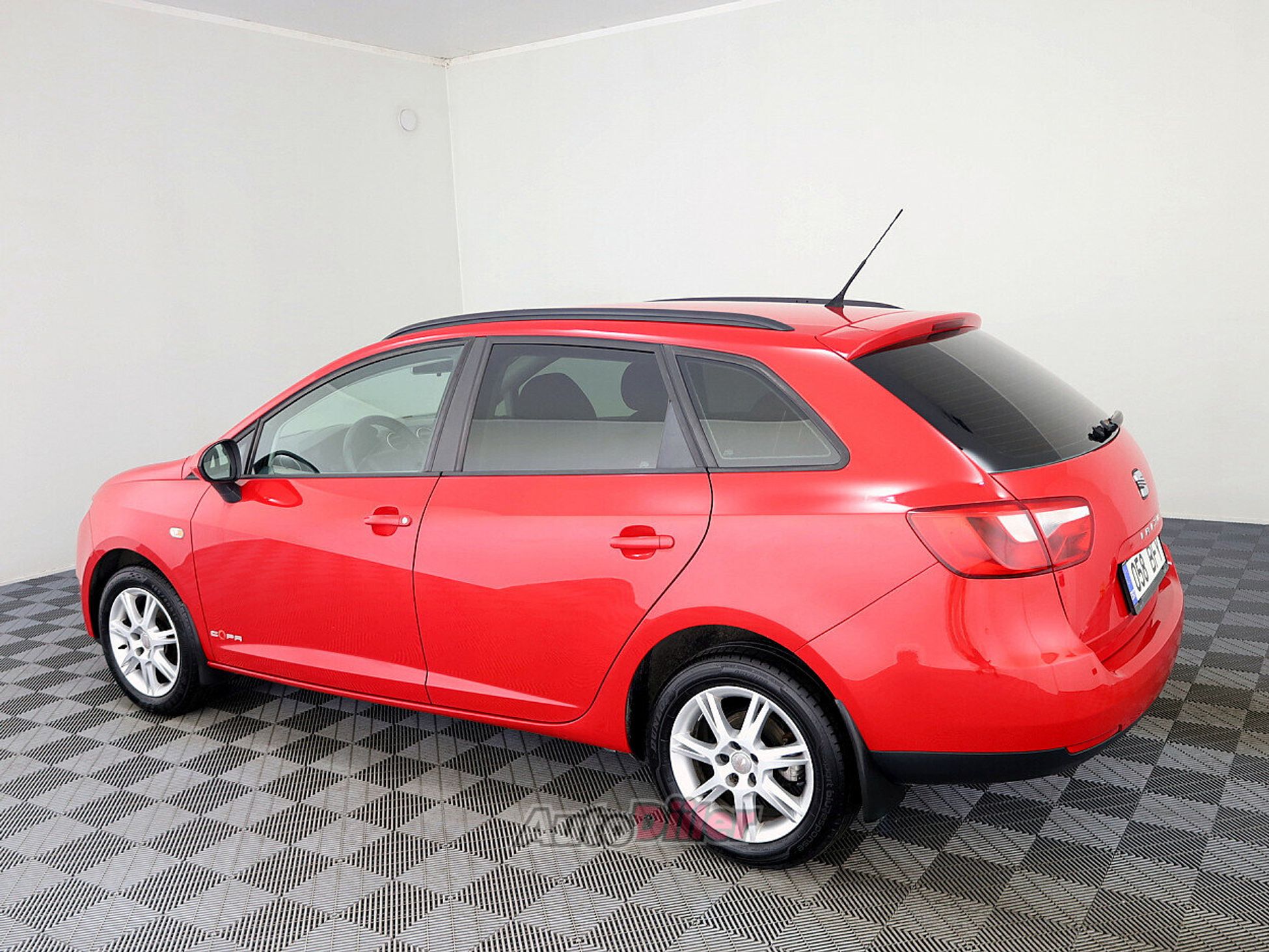 SEAT Ibiza 1.4 63kW 2012, photo 4/8