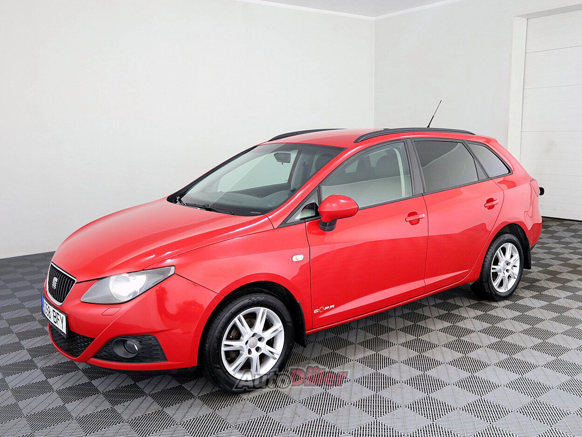 SEAT Ibiza 1.4 63kW 2012, photo 2/8