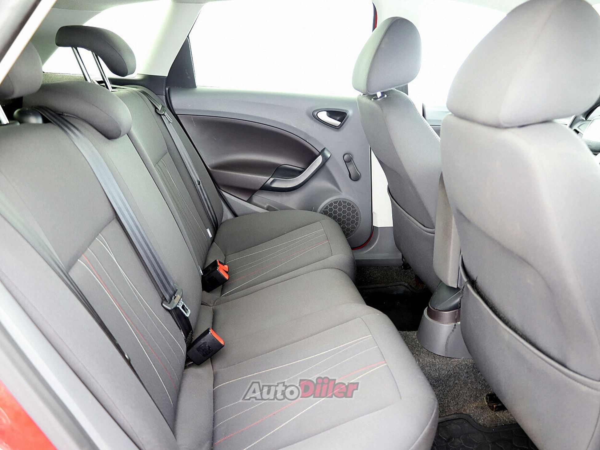 SEAT Ibiza 1.4 63kW 2012, photo 7/8