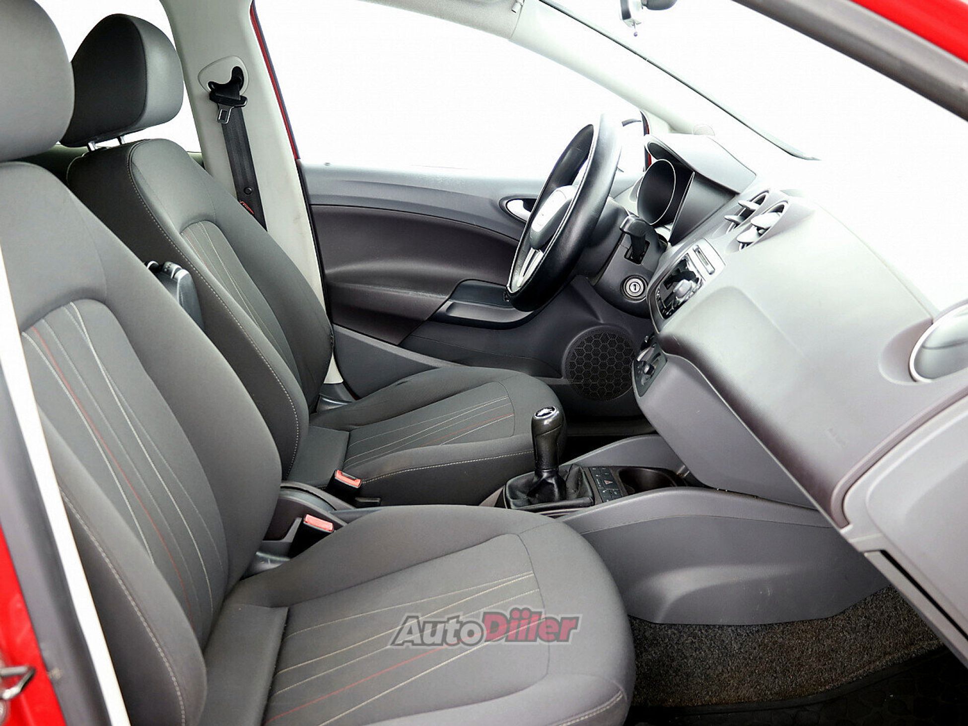 SEAT Ibiza 1.4 63kW 2012, photo 6/8