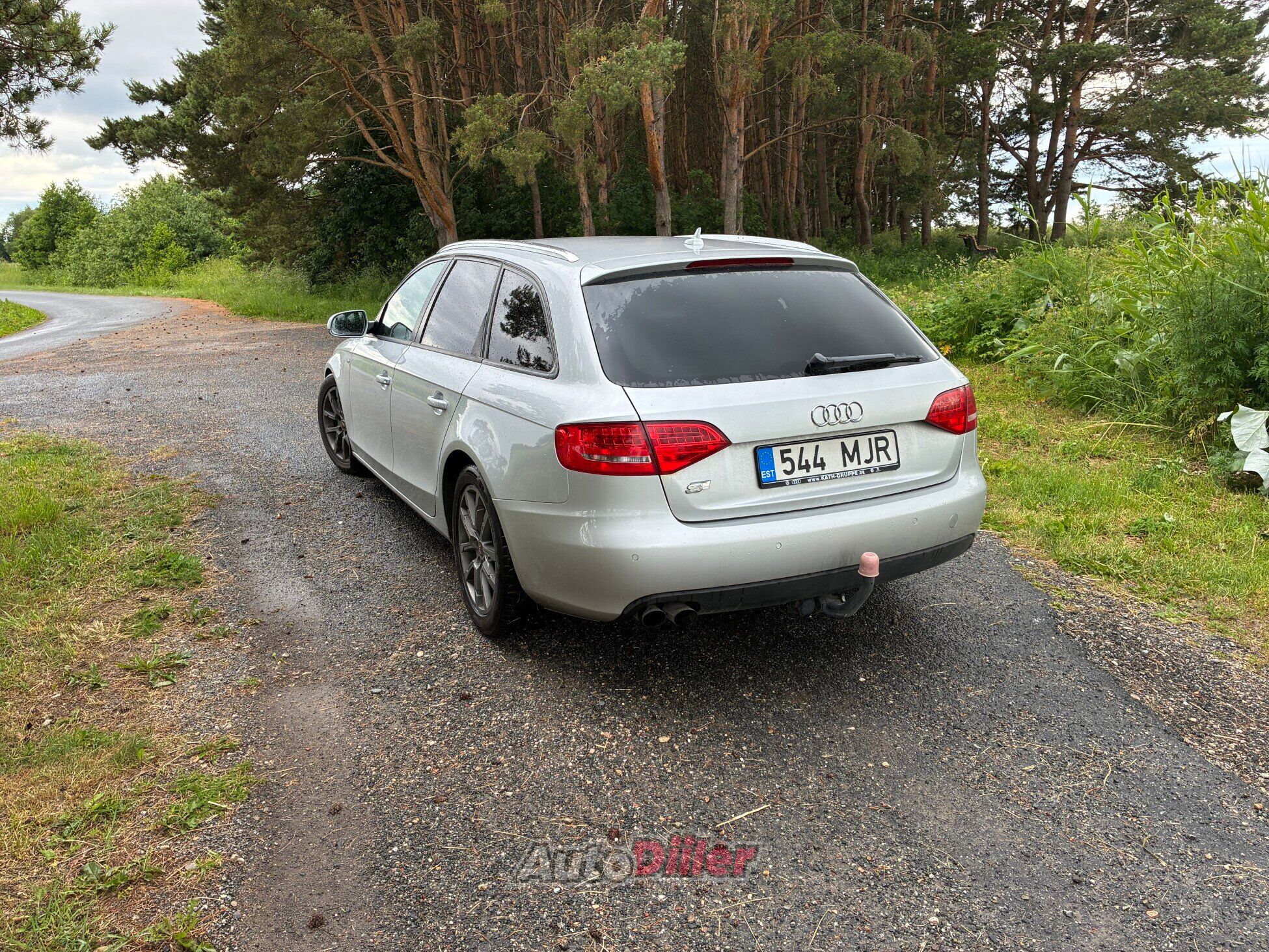 Audi A4 S-line 2.0 105kW 2011, kuva 6/6