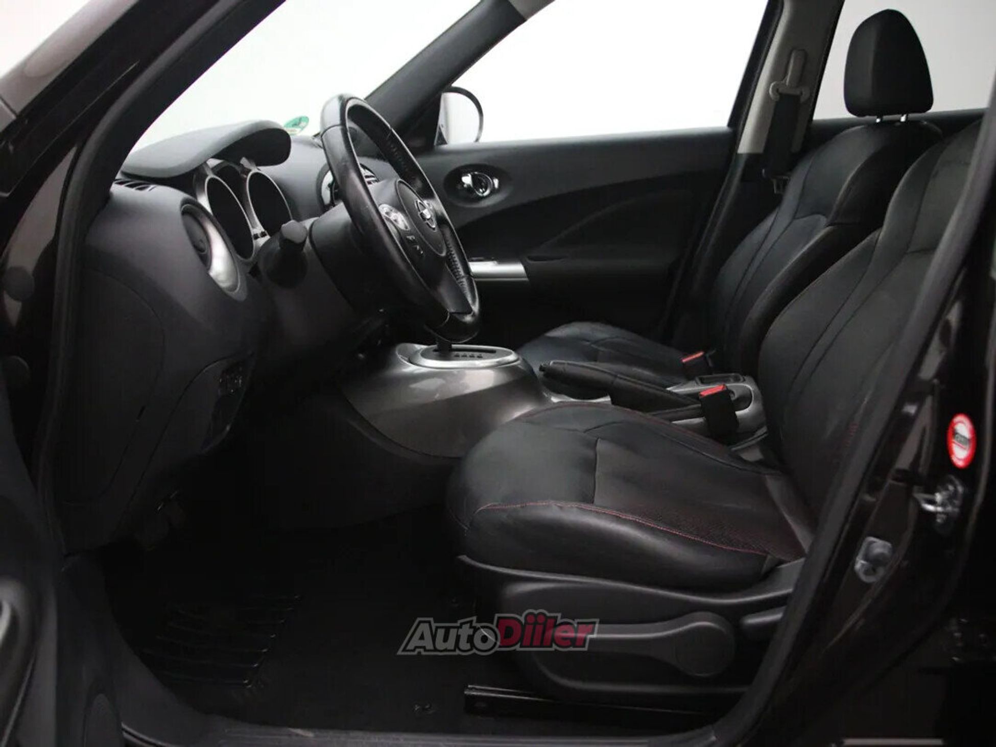 Nissan Juke Tekna 1.6 86kW 2014, kuva 4/10