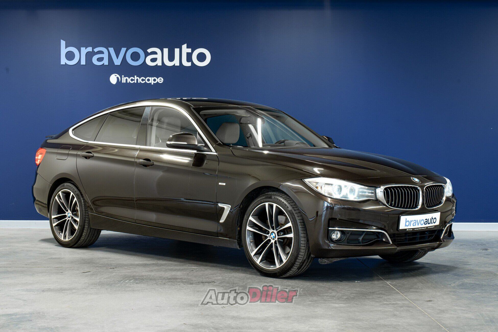 BMW 320 2015, photo 2/10