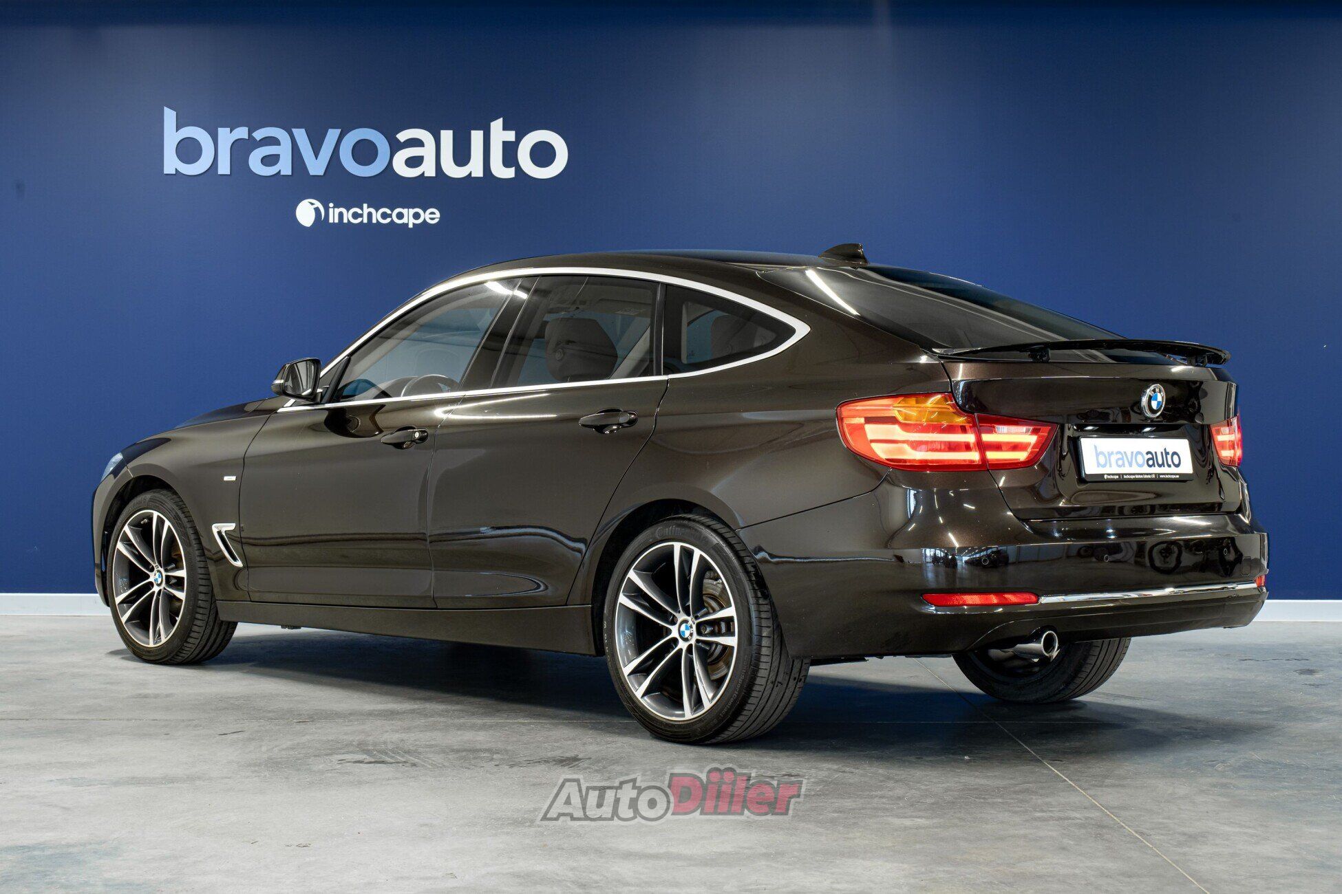 BMW 320 2015, photo 4/10